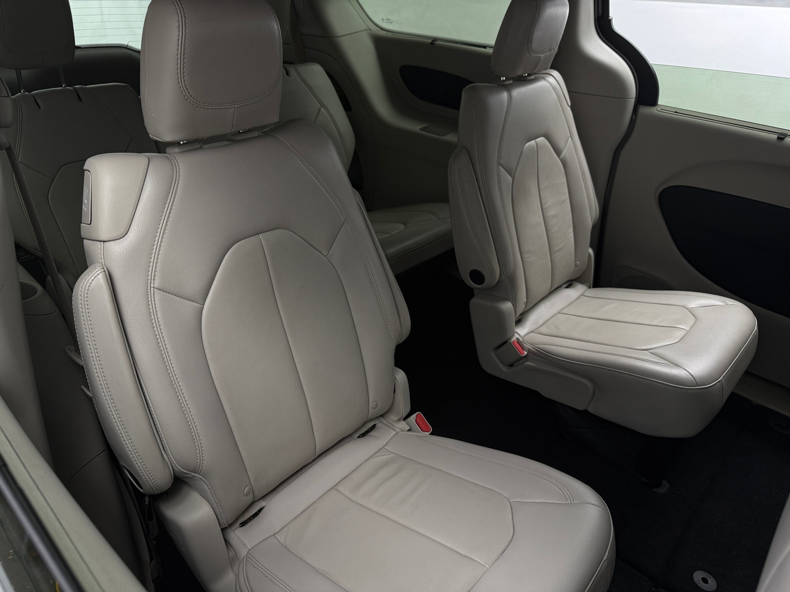 Thumbnail: 2017 Chrysler Pacifica - 5