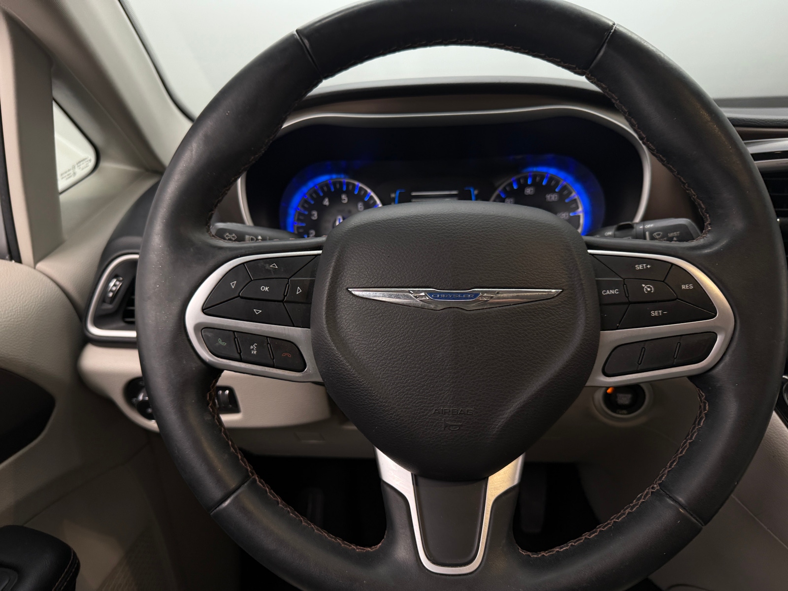 Thumbnail: 2017 Chrysler Pacifica - 4