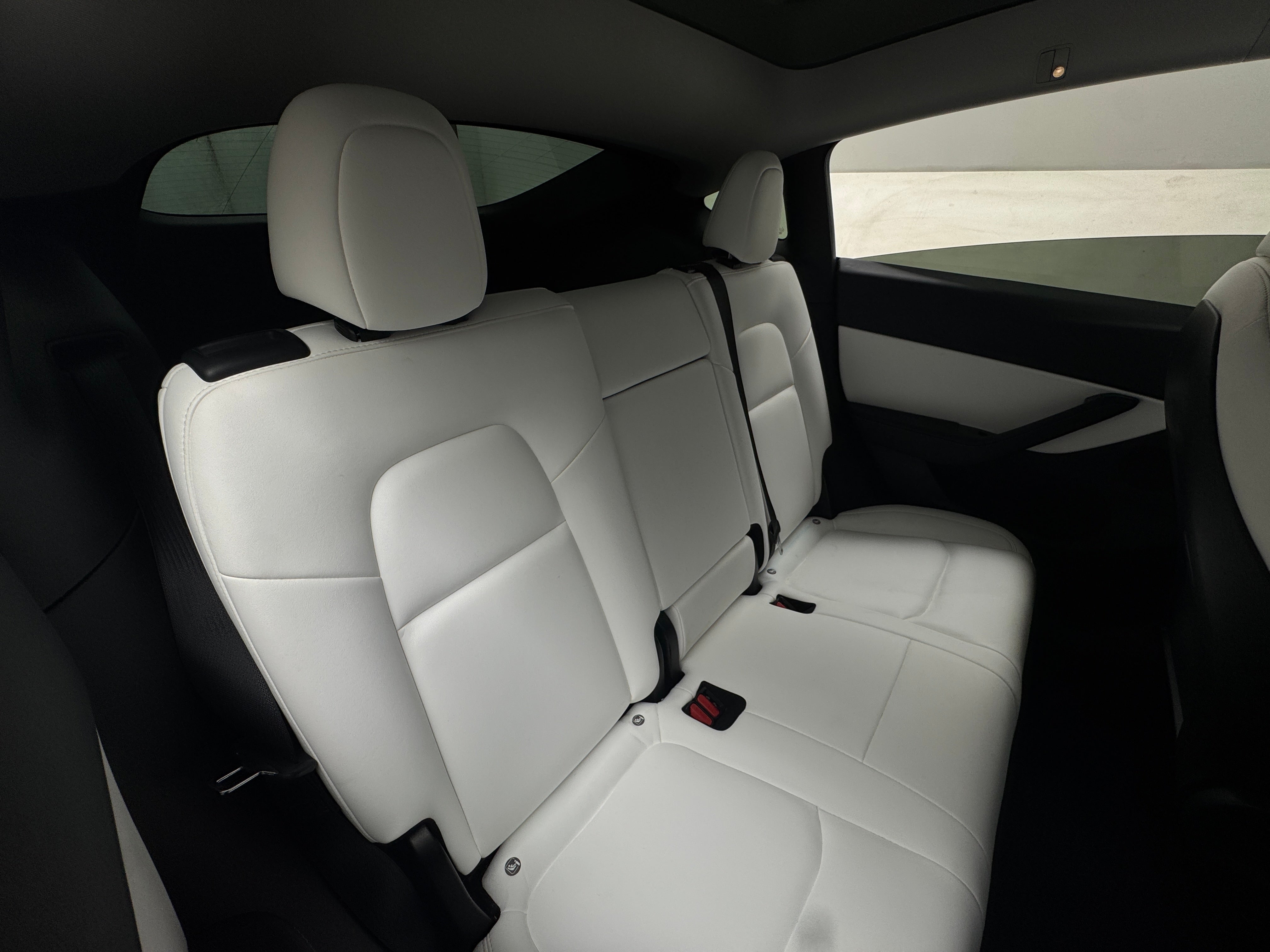 Used 2020 Tesla Model Y Long Range with VIN 5YJYGDEE1LF046324 for sale in Oak Creek, WI