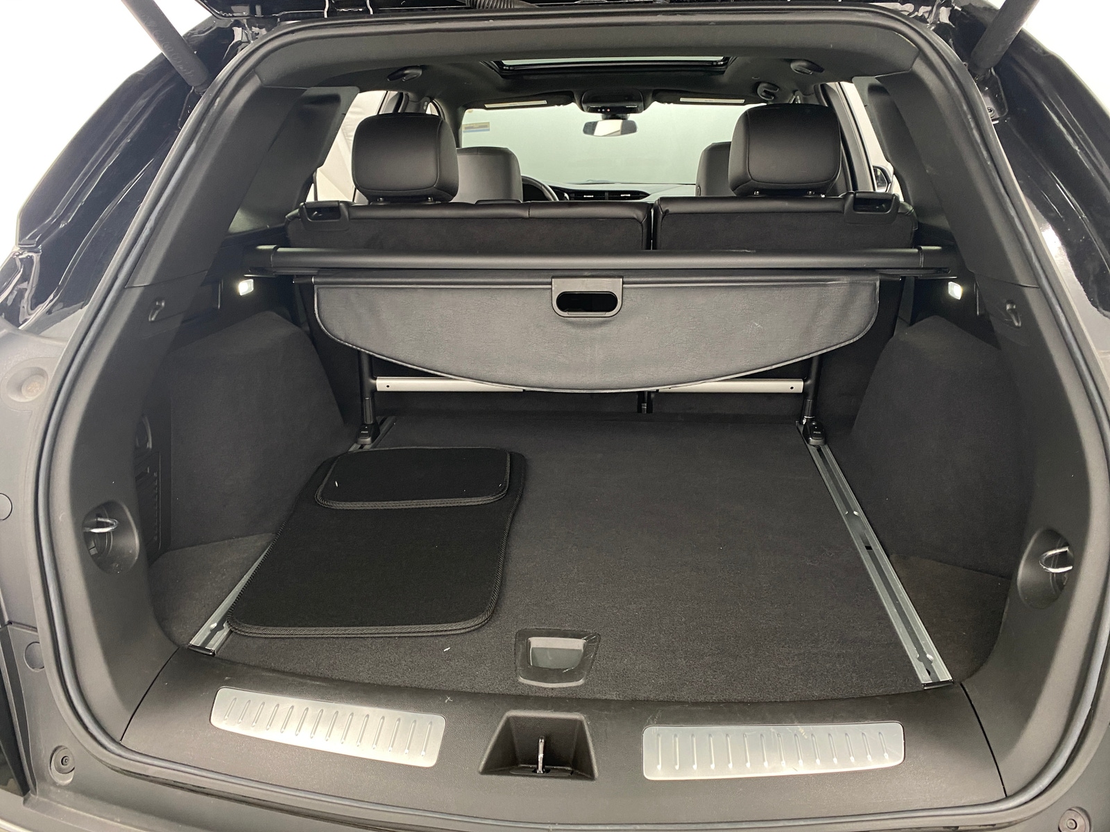 Thumbnail: 2025 Cadillac XT5 - 6