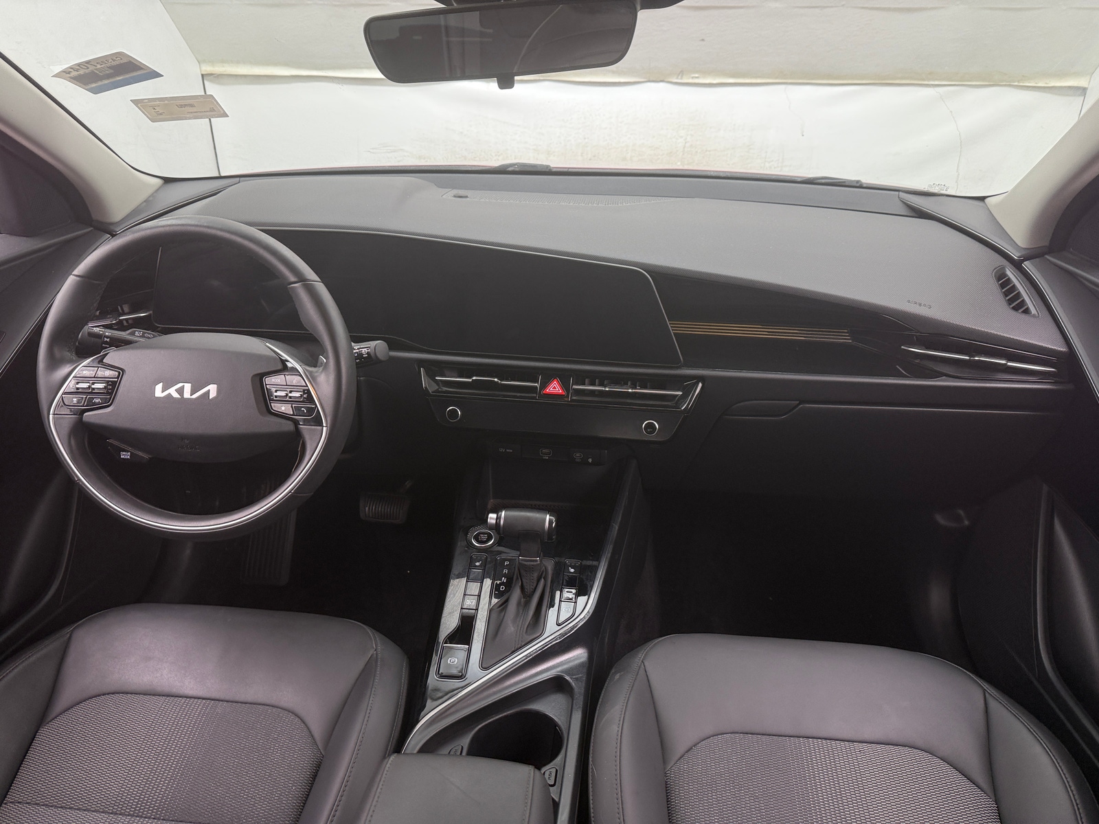 Thumbnail: 2023 Kia Niro - 3