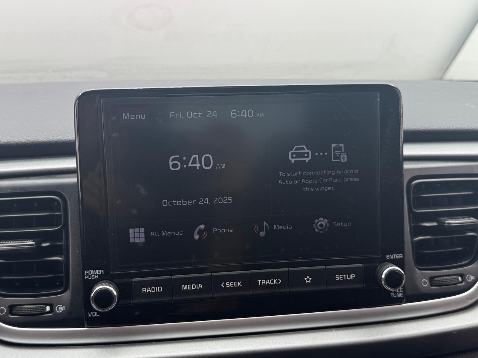 Thumbnail: 2022 Kia Rio - 4