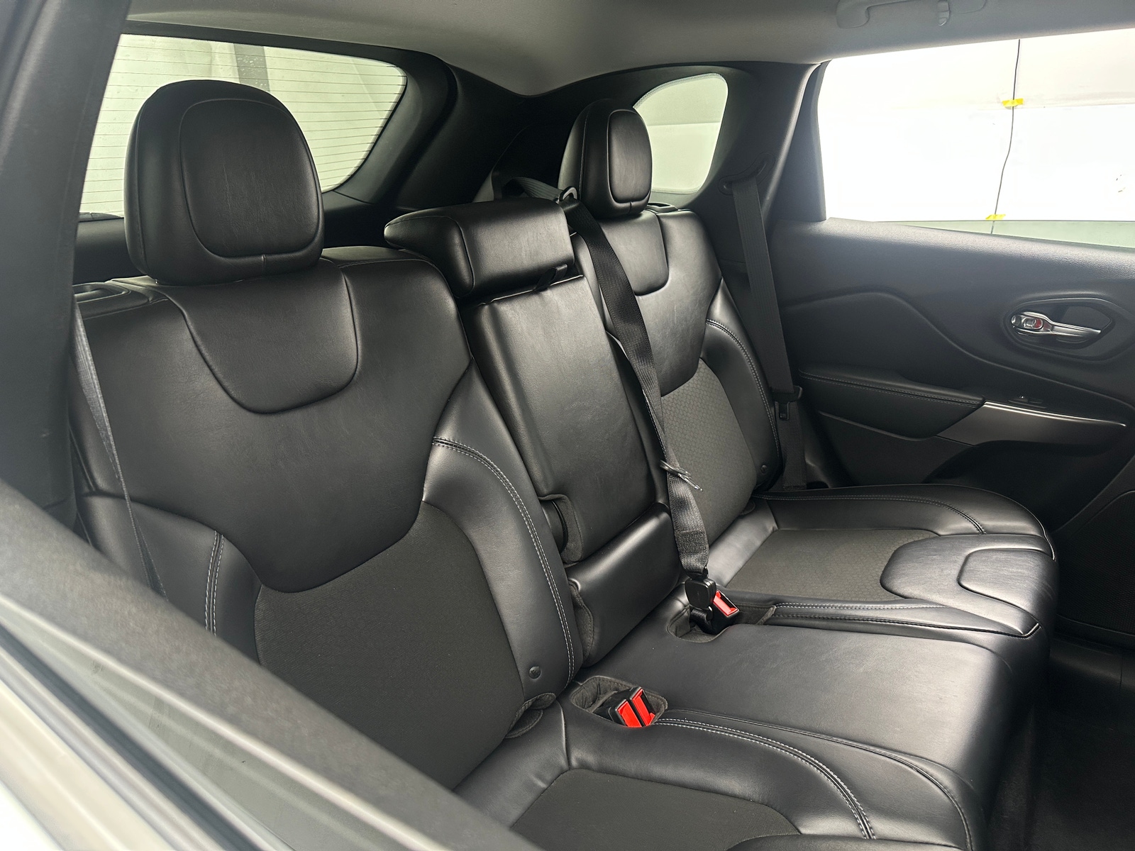 Thumbnail: 2019 Jeep Cherokee - 6