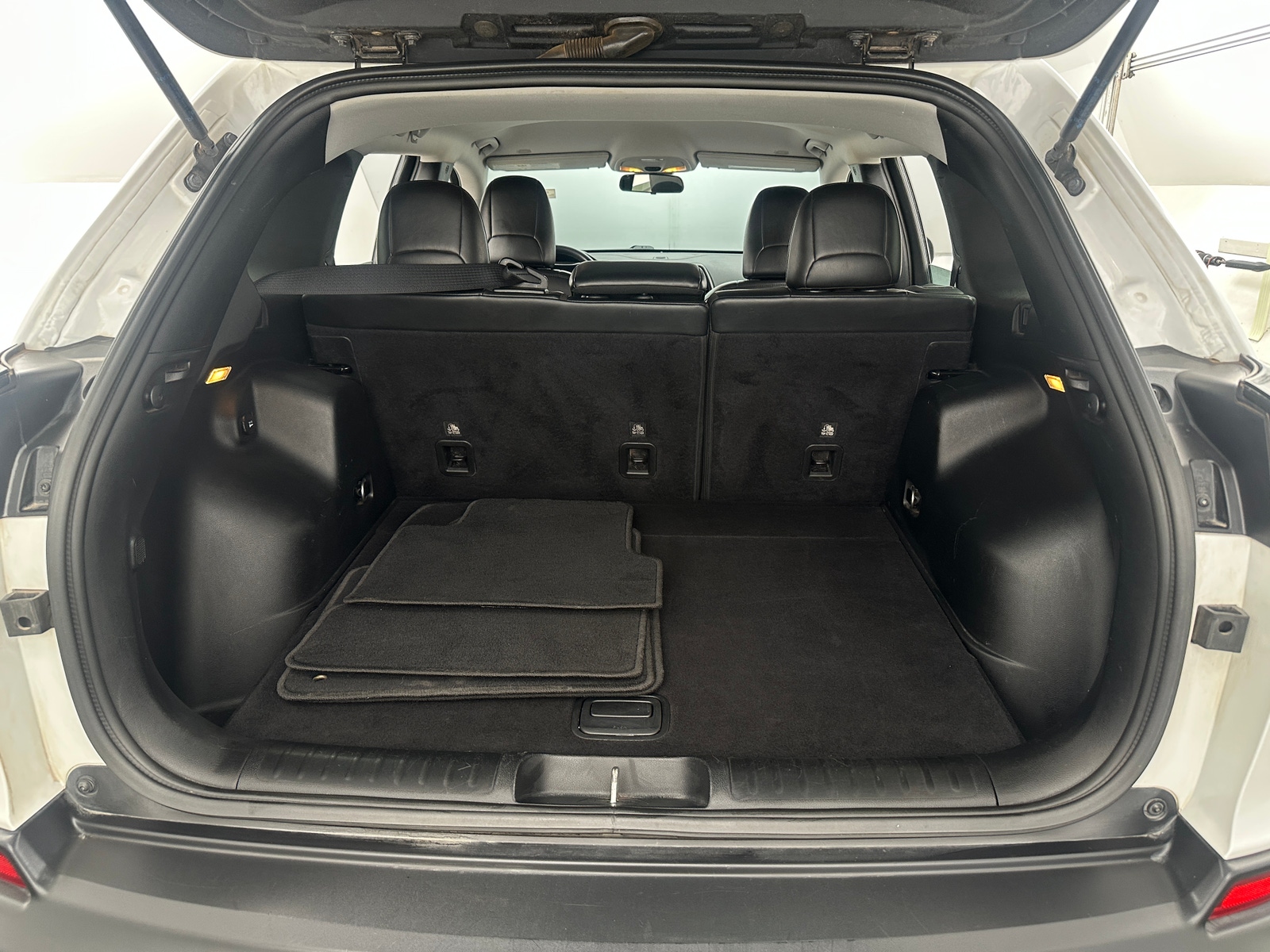 Thumbnail: 2019 Jeep Cherokee - 7