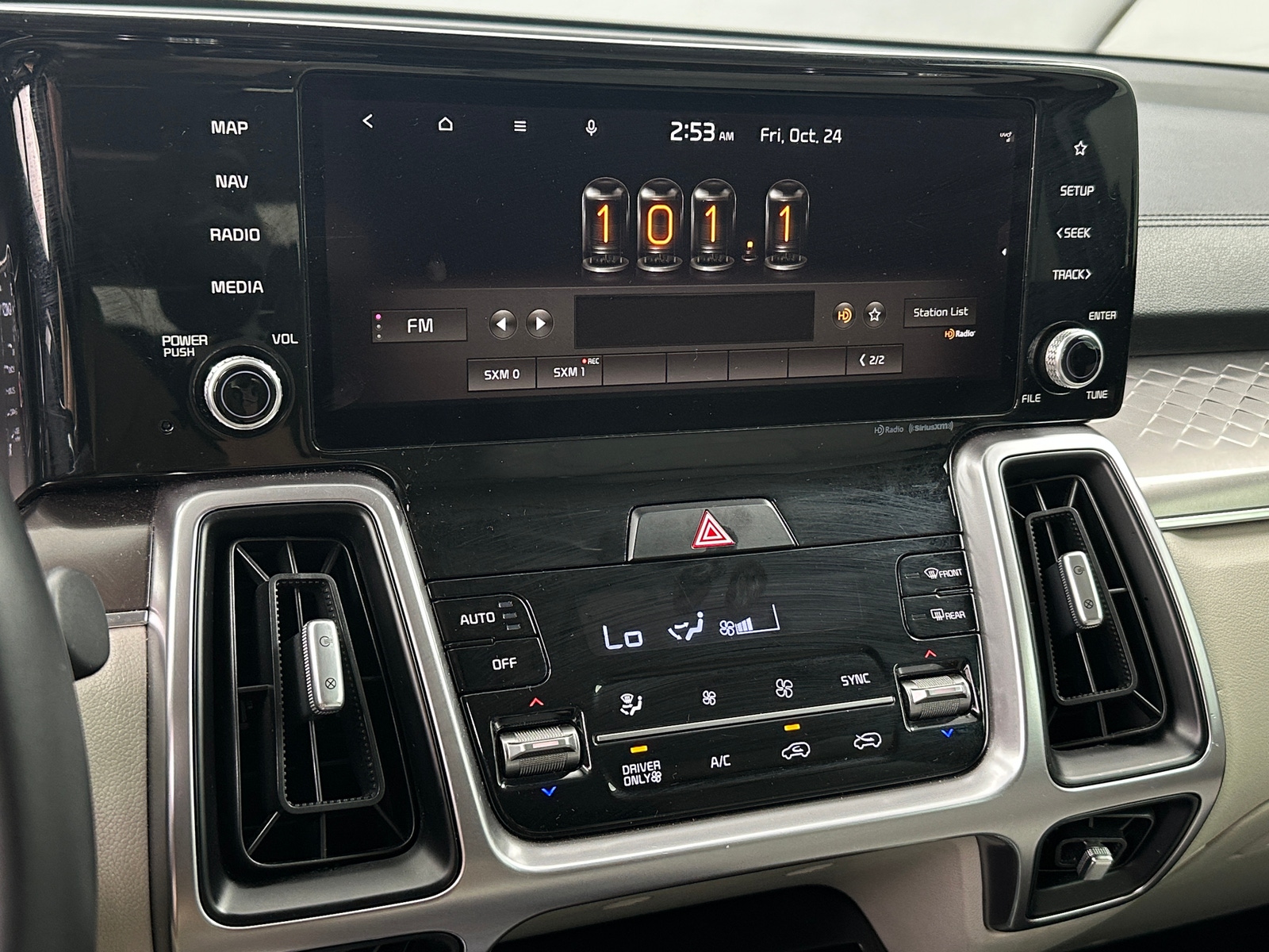 Thumbnail: 2022 Kia Sorento - 3