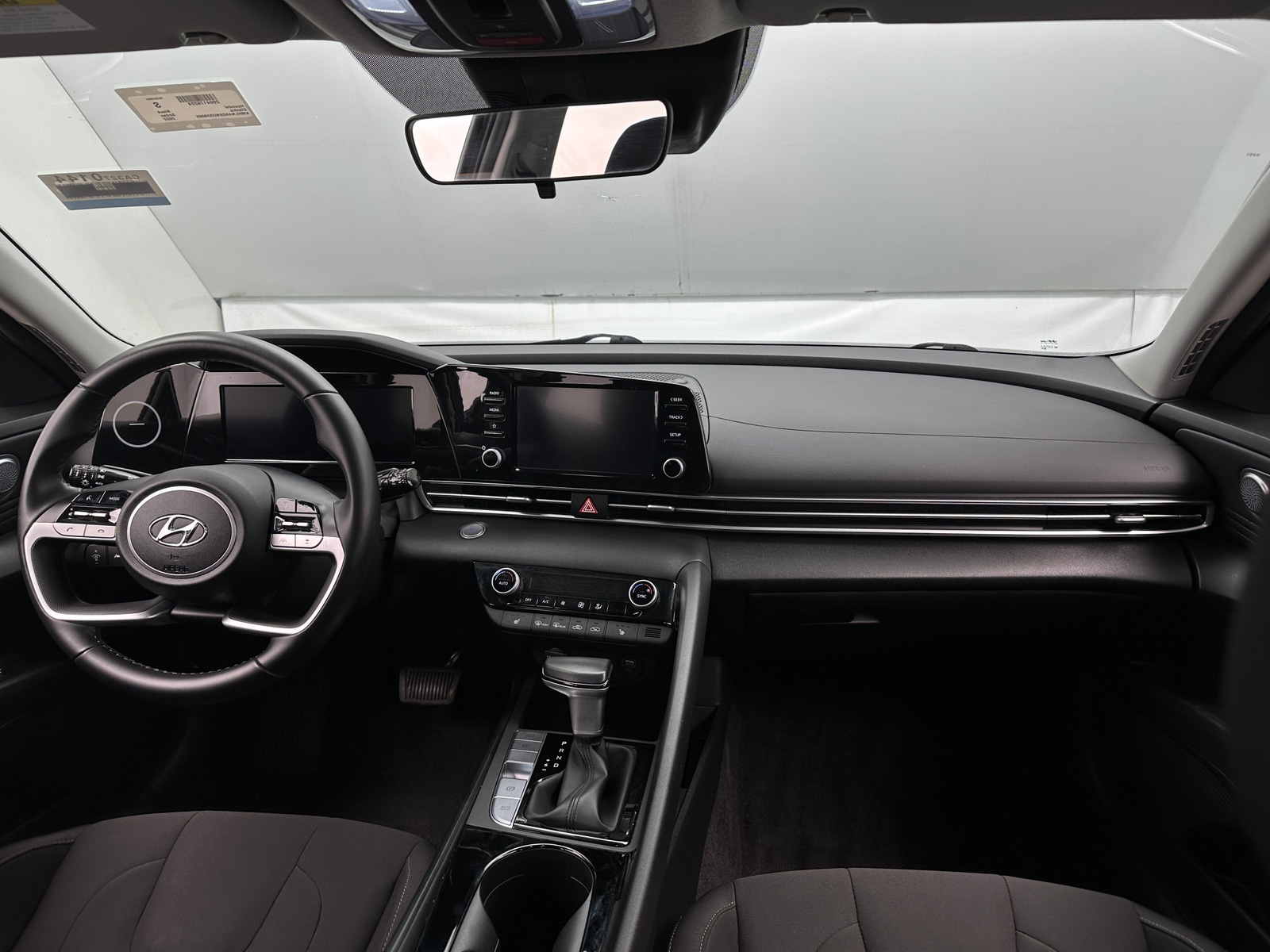 Thumbnail: 2022 Hyundai Elantra - 3