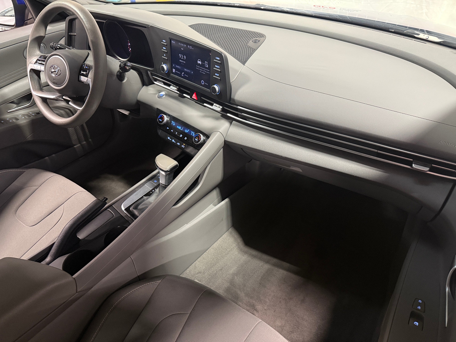 Thumbnail: 2022 Hyundai Elantra - 3