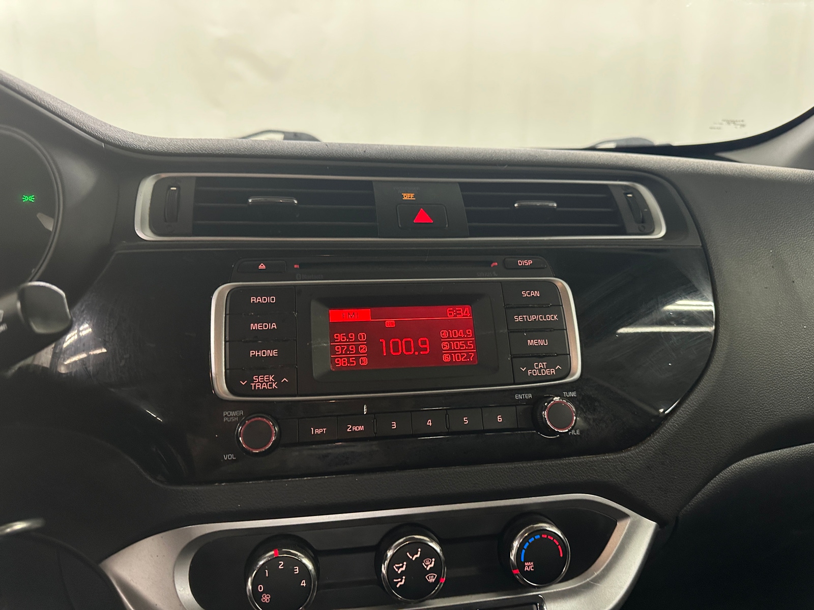 Thumbnail: 2016 Kia Rio - 4