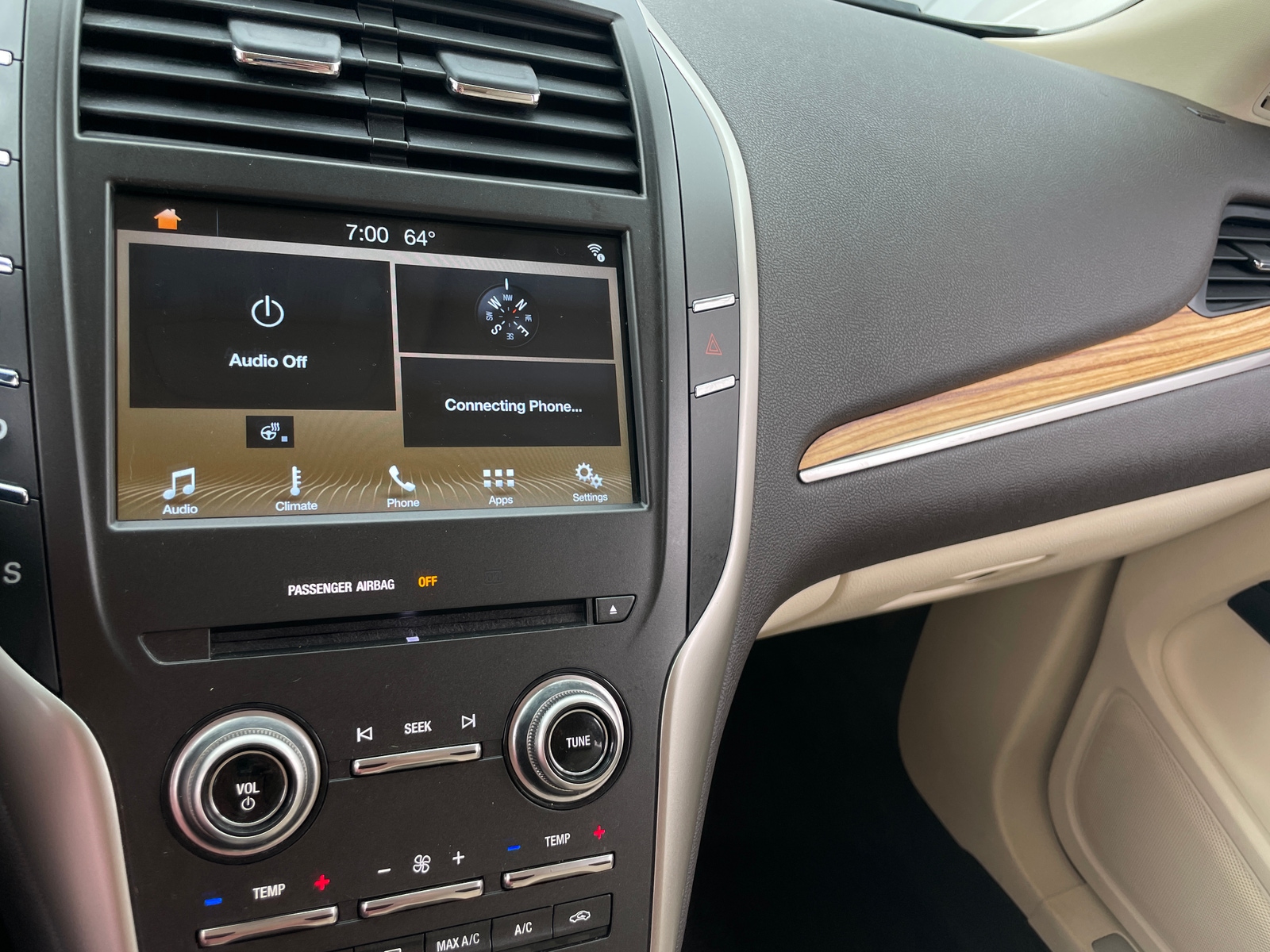 Thumbnail: 2016 Lincoln MKC - 3