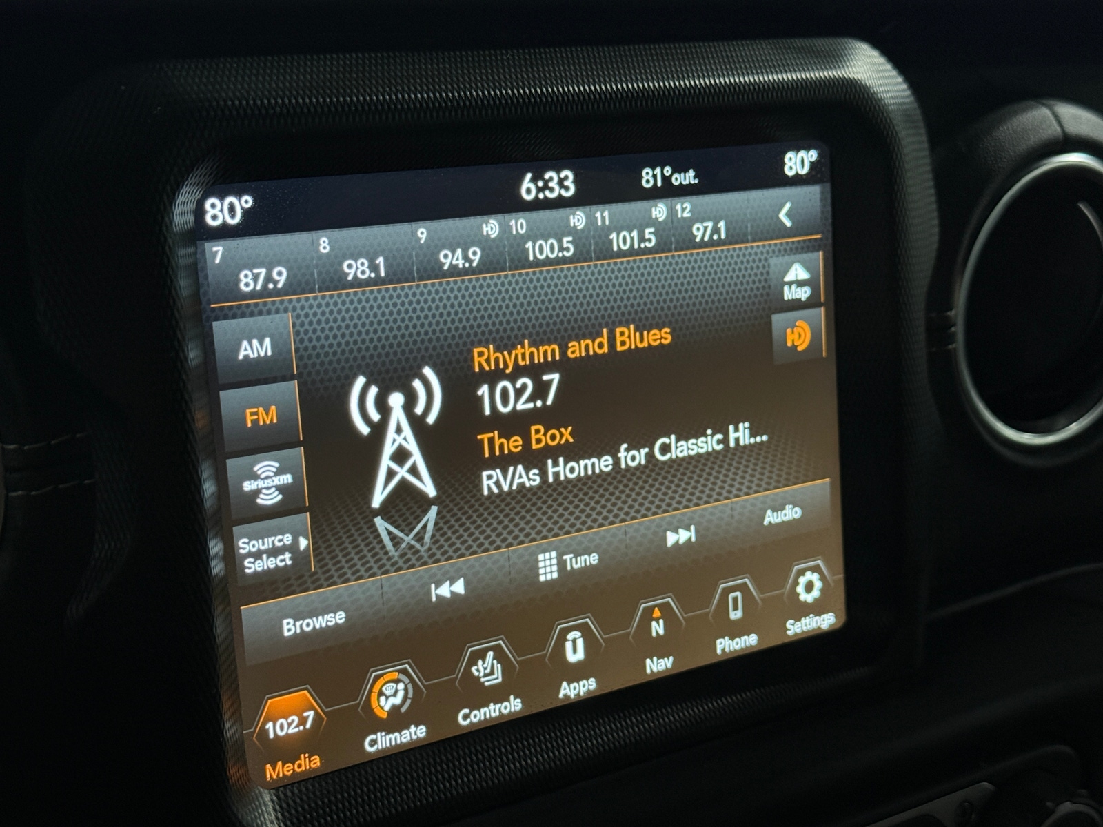 Thumbnail: 2022 Jeep Wrangler - 3