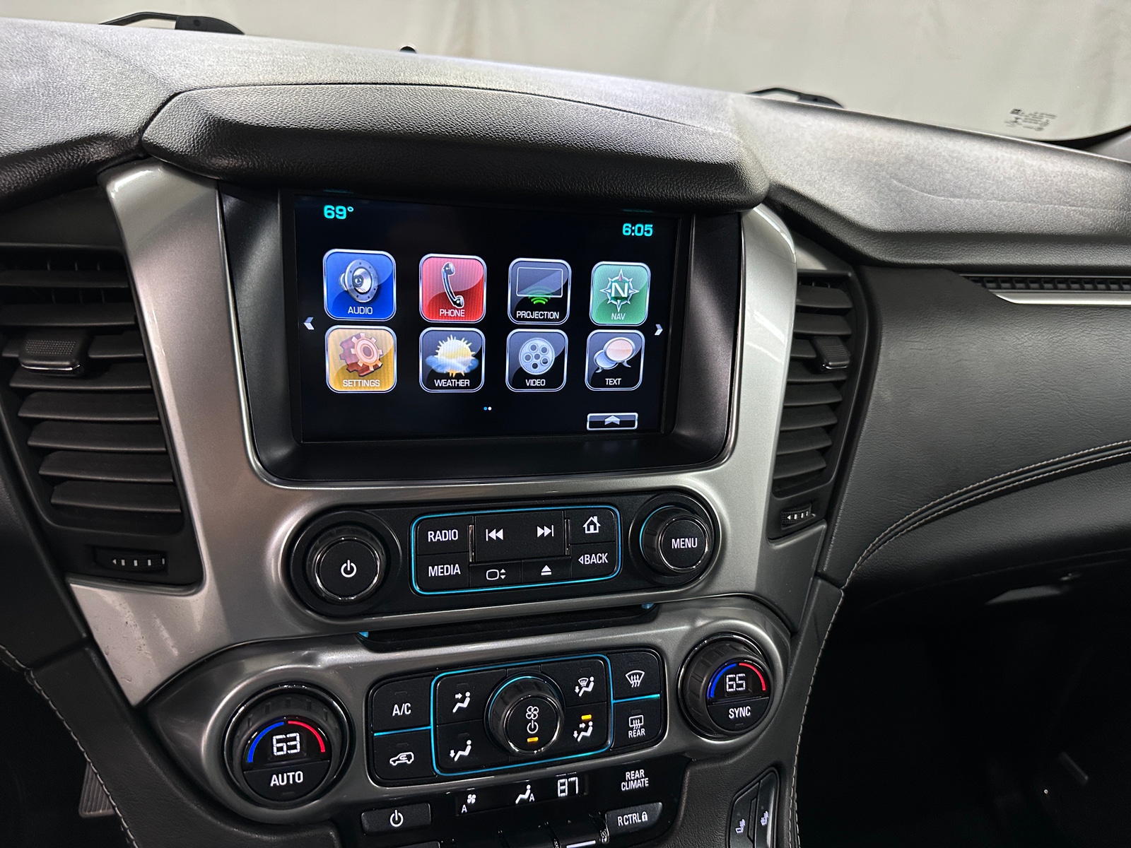 Thumbnail: 2017 Chevrolet Tahoe - 3