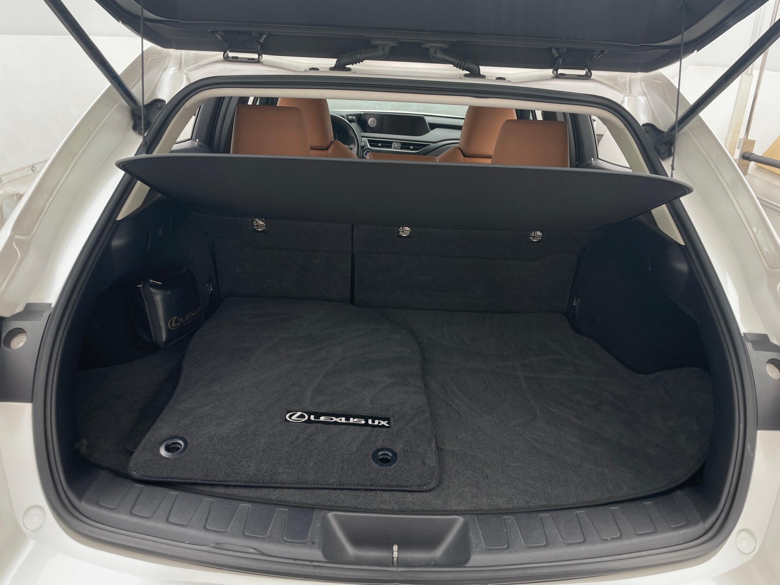 Thumbnail: 2021 Lexus UX - 6