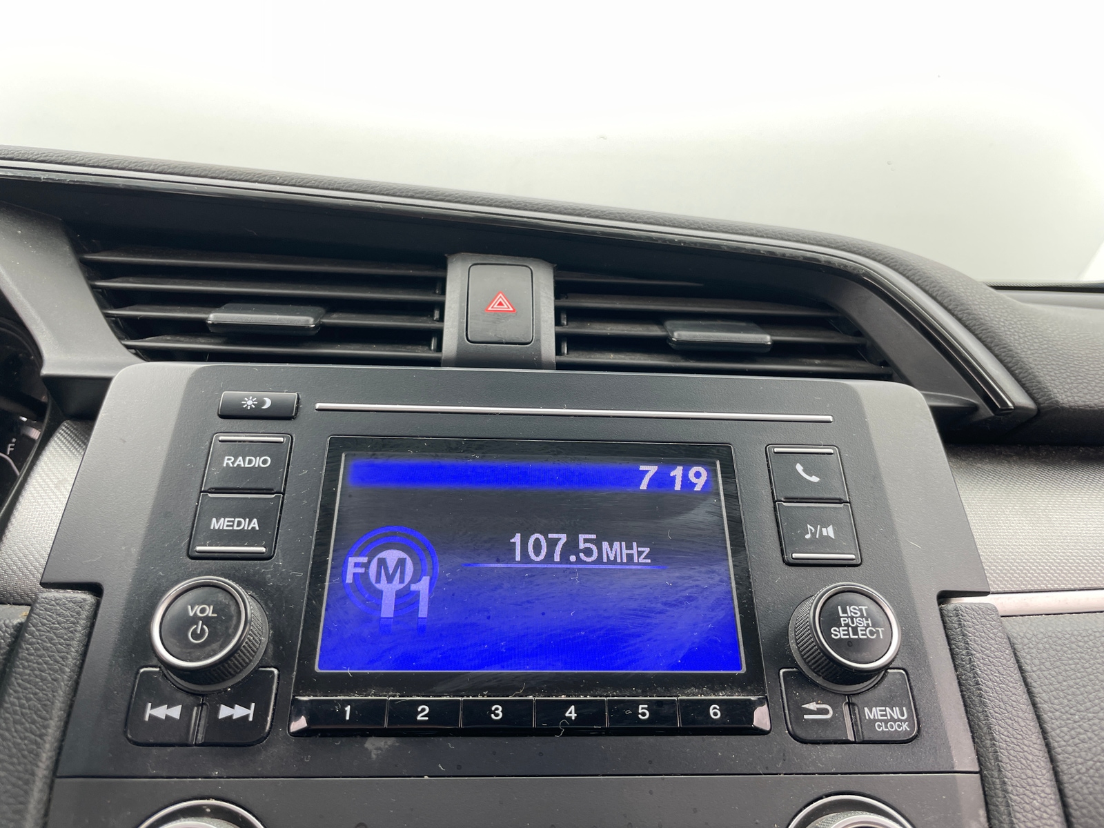 Thumbnail: 2017 Honda Civic - 4