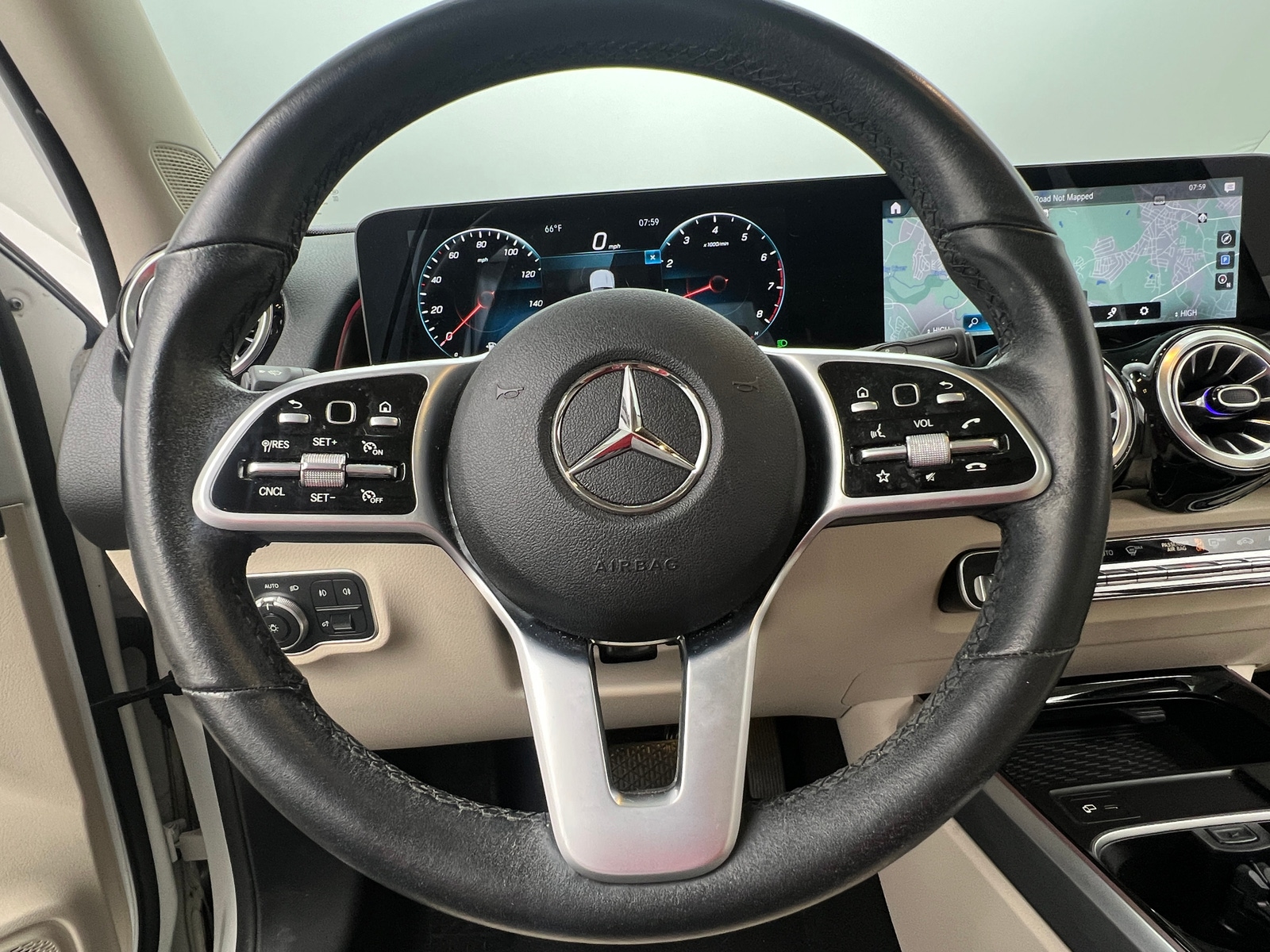 Thumbnail: 2022 Mercedes-Benz GLB - 4