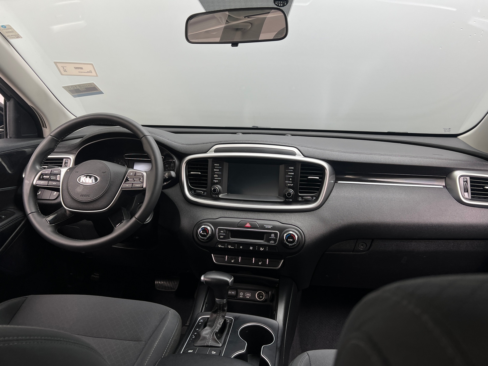 Thumbnail: 2019 Kia Sorento - 3