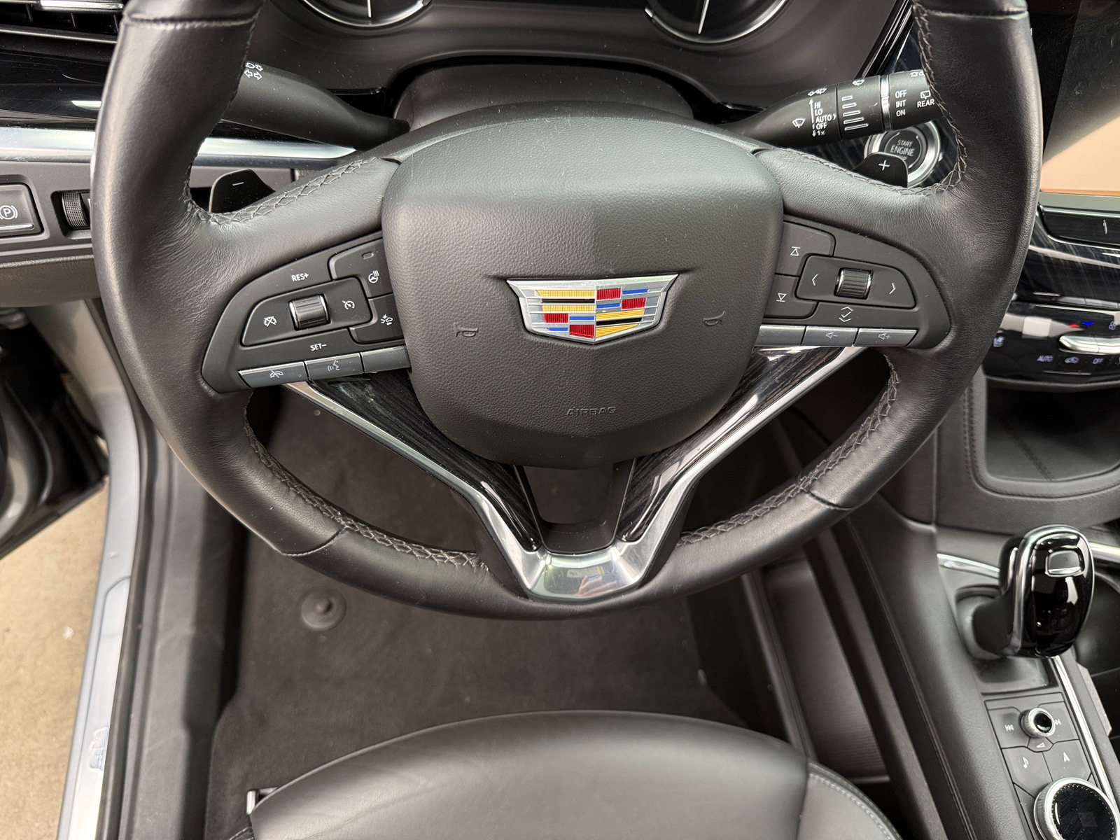 Thumbnail: 2025 Cadillac XT6 - 4