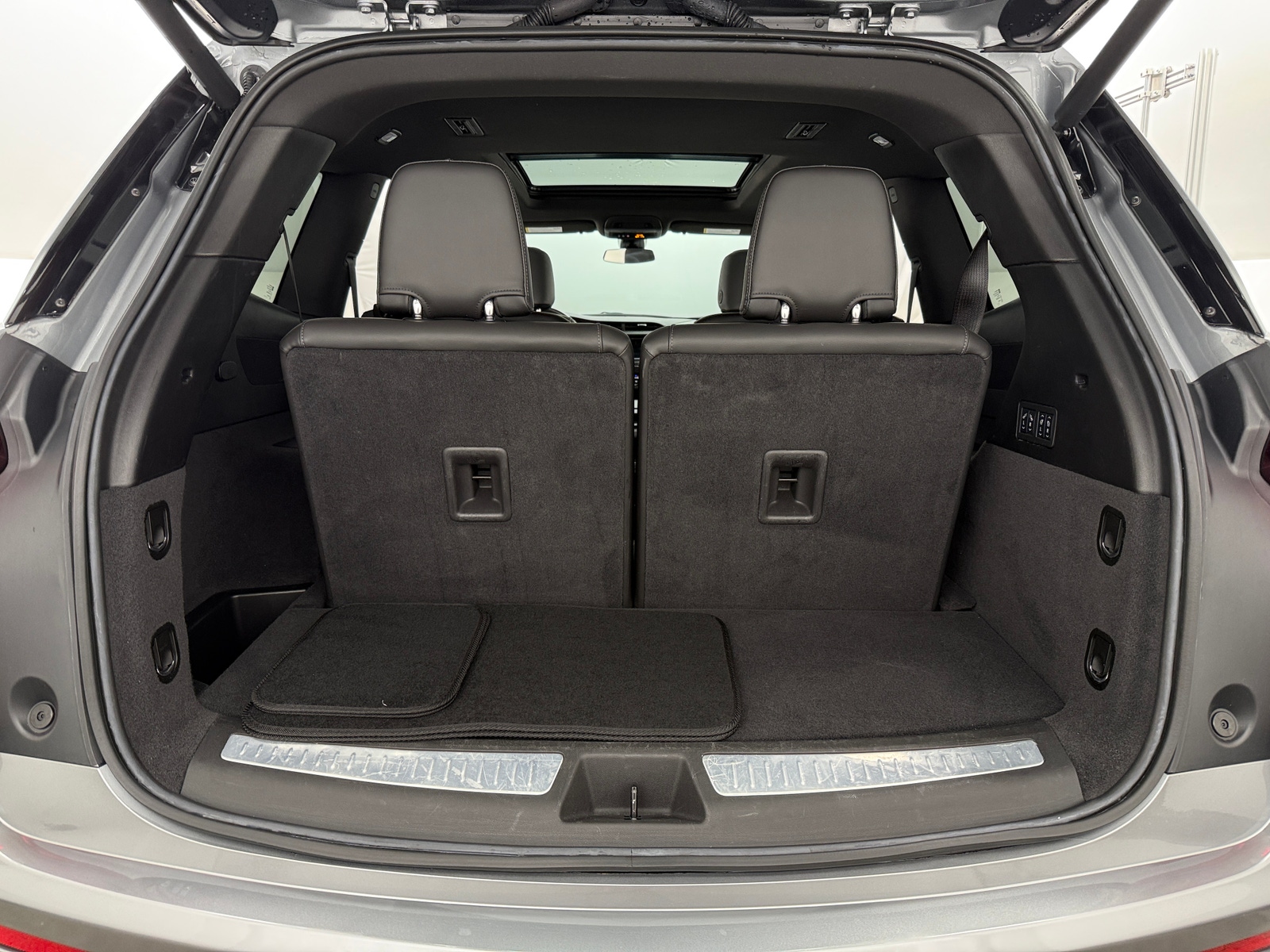 Thumbnail: 2025 Cadillac XT6 - 6