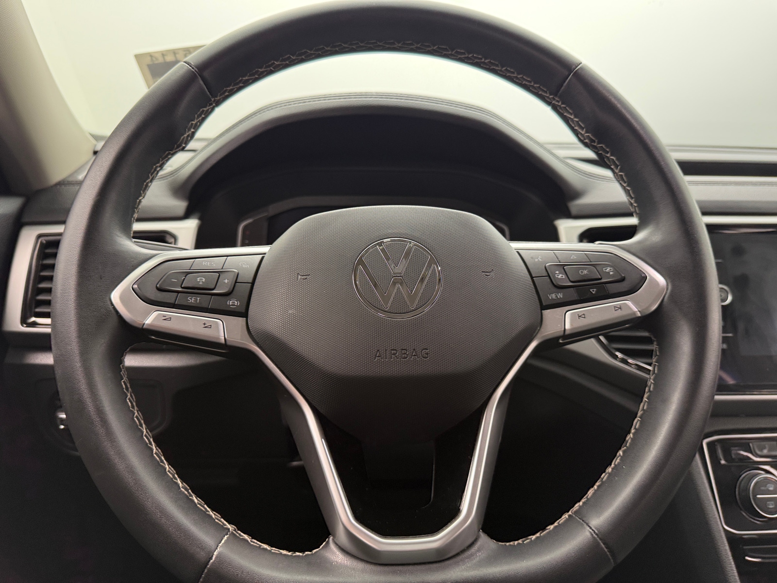 Thumbnail: 2022 Volkswagen Atlas - 4
