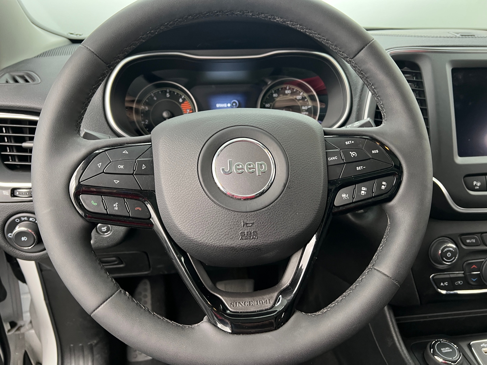 Thumbnail: 2023 Jeep Cherokee - 4