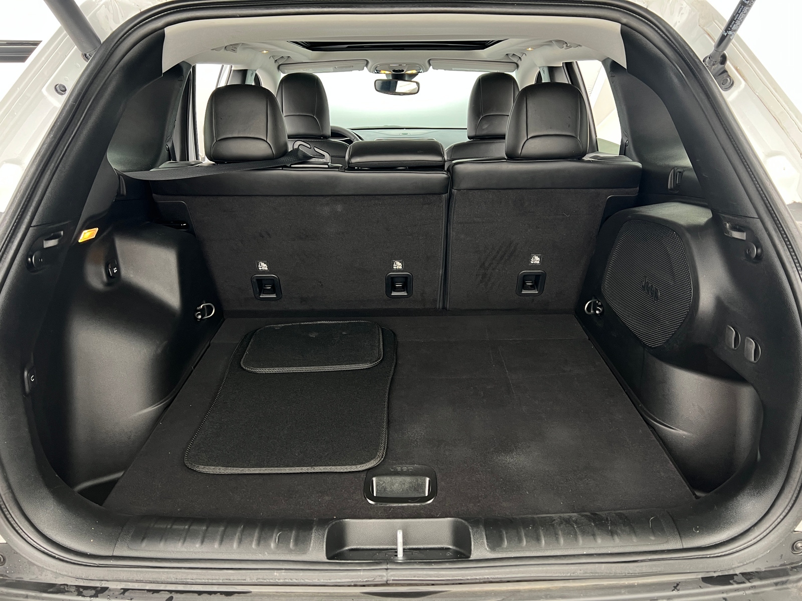 Thumbnail: 2023 Jeep Cherokee - 6