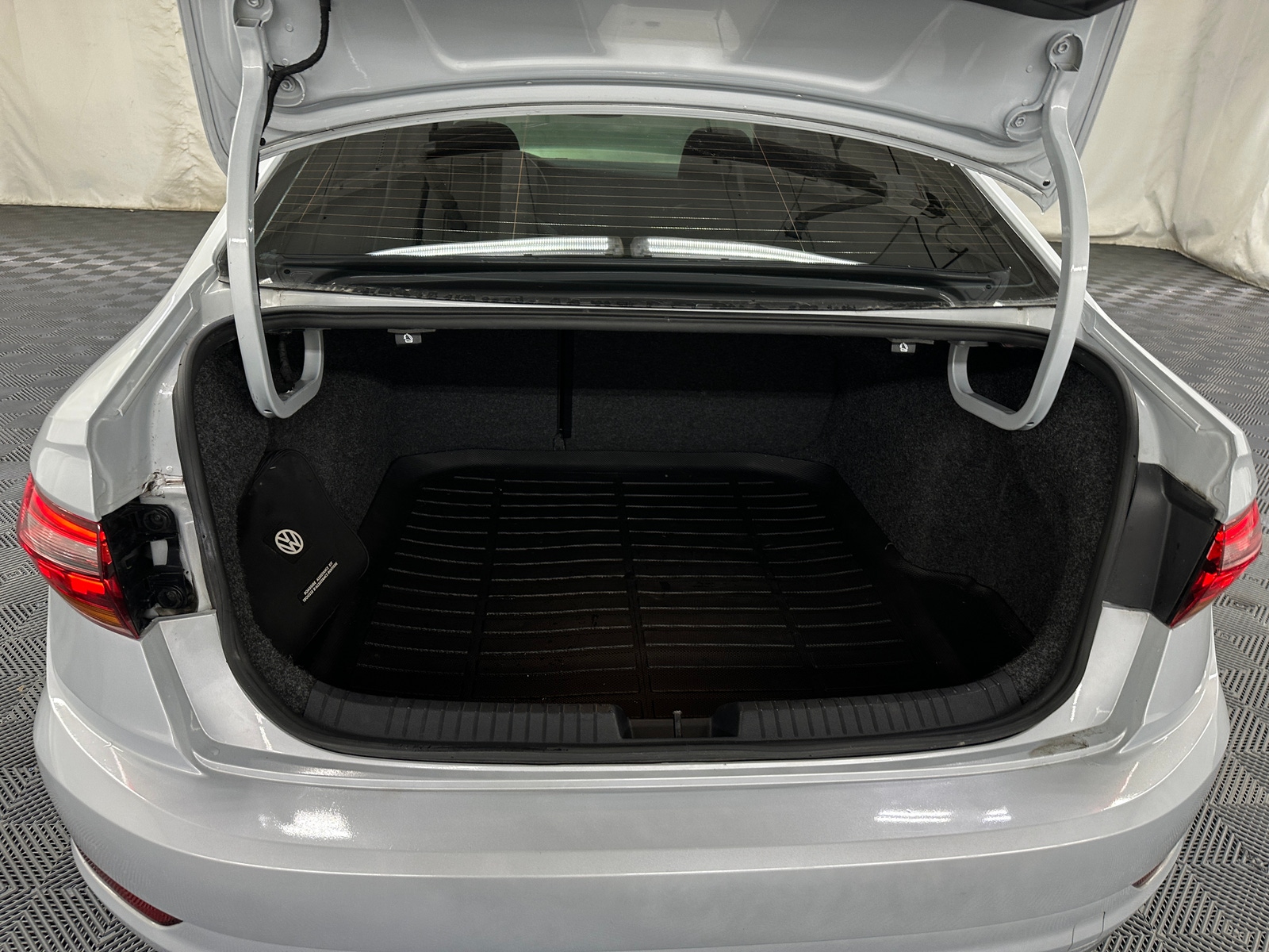 Thumbnail: 2019 Volkswagen Jetta - 6