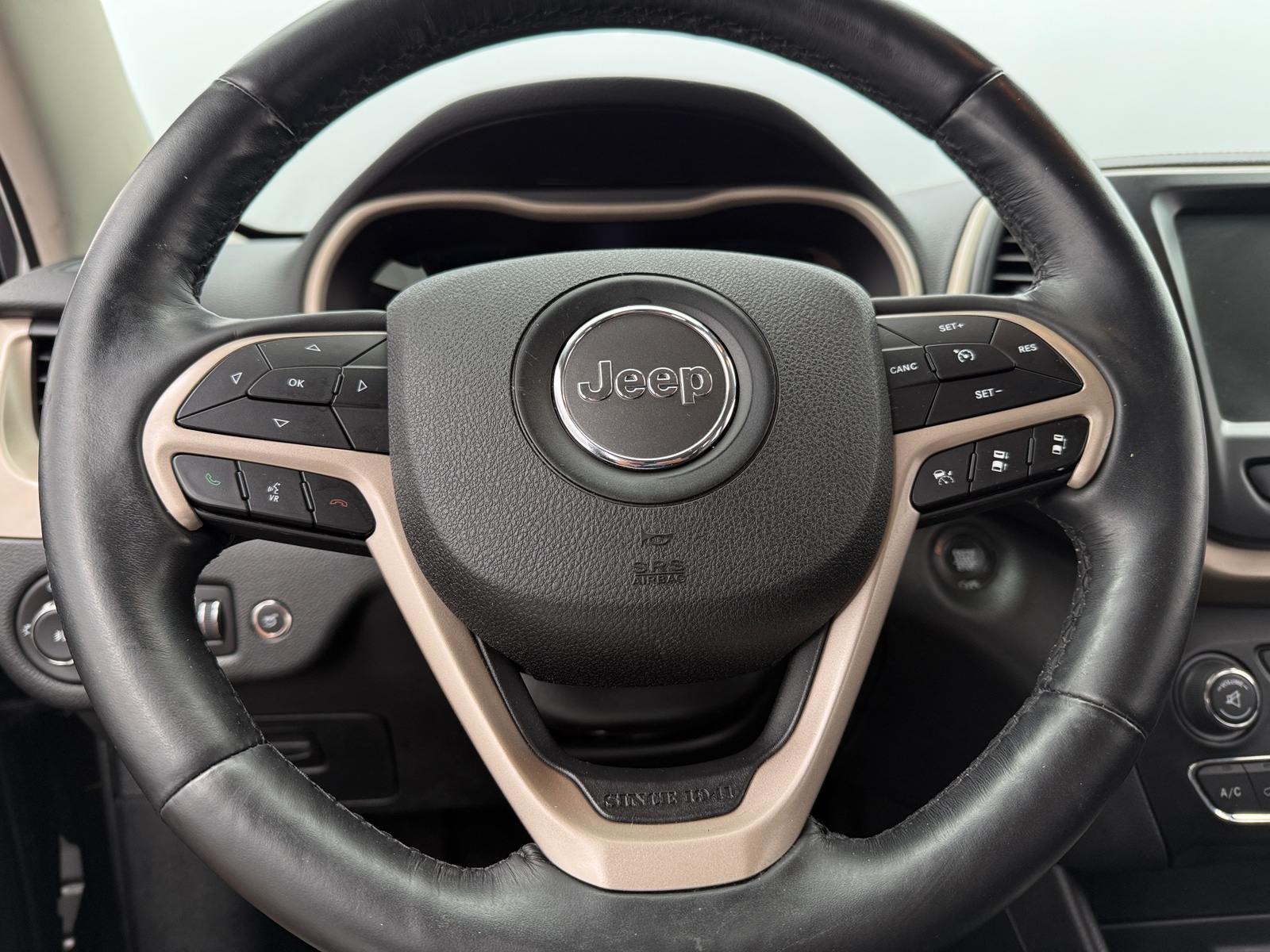 Thumbnail: 2018 Jeep Cherokee - 4