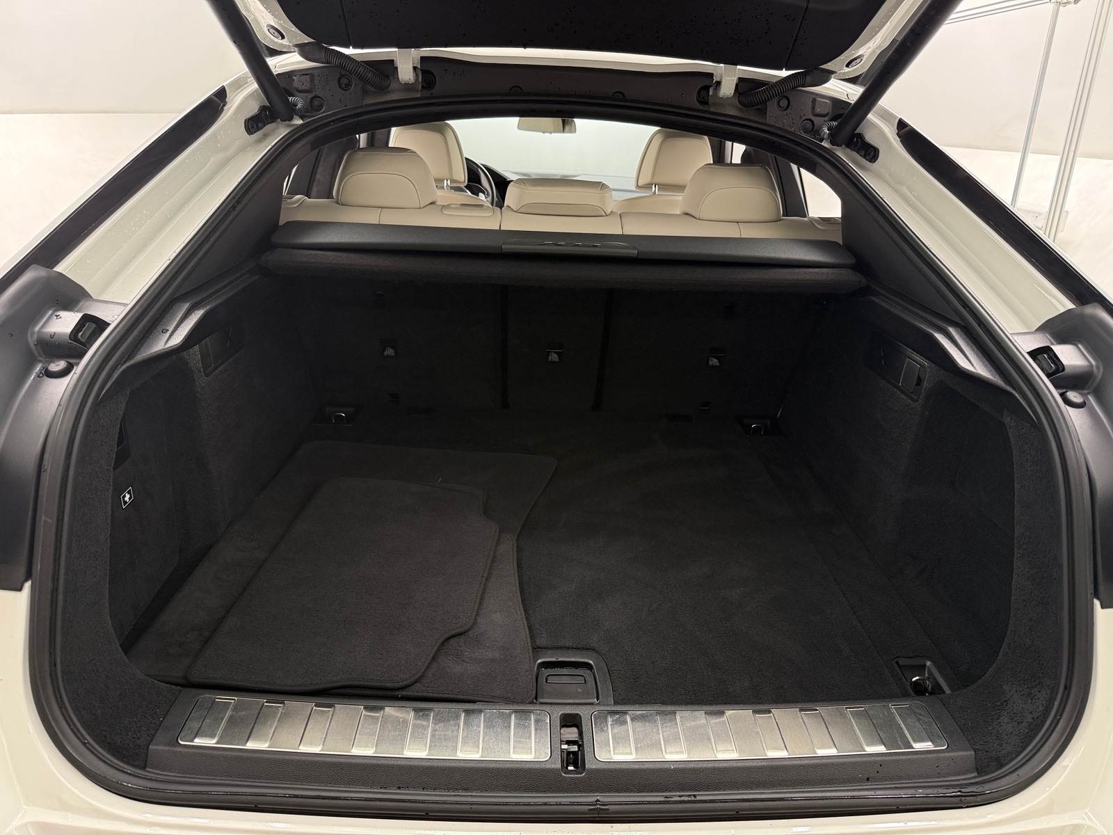 Thumbnail: 2022 BMW X6 - 6