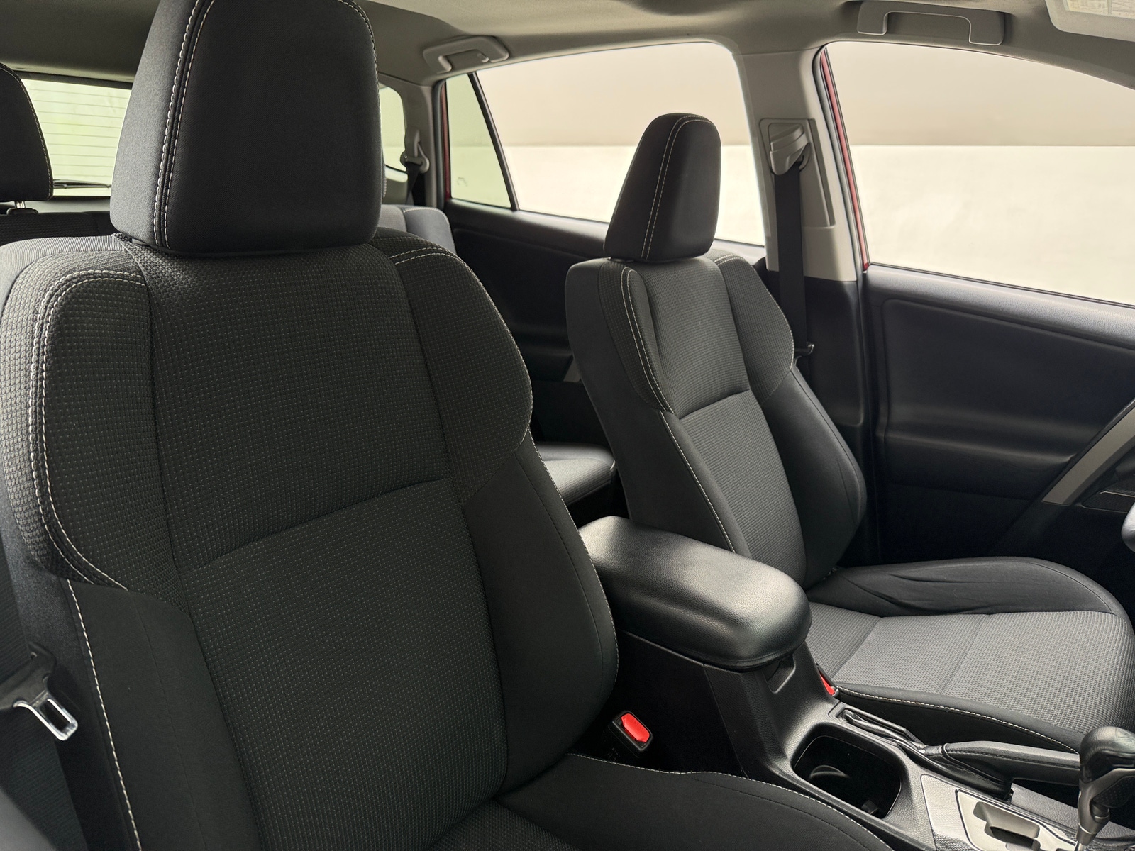 Thumbnail: 2018 Toyota RAV4 - 2