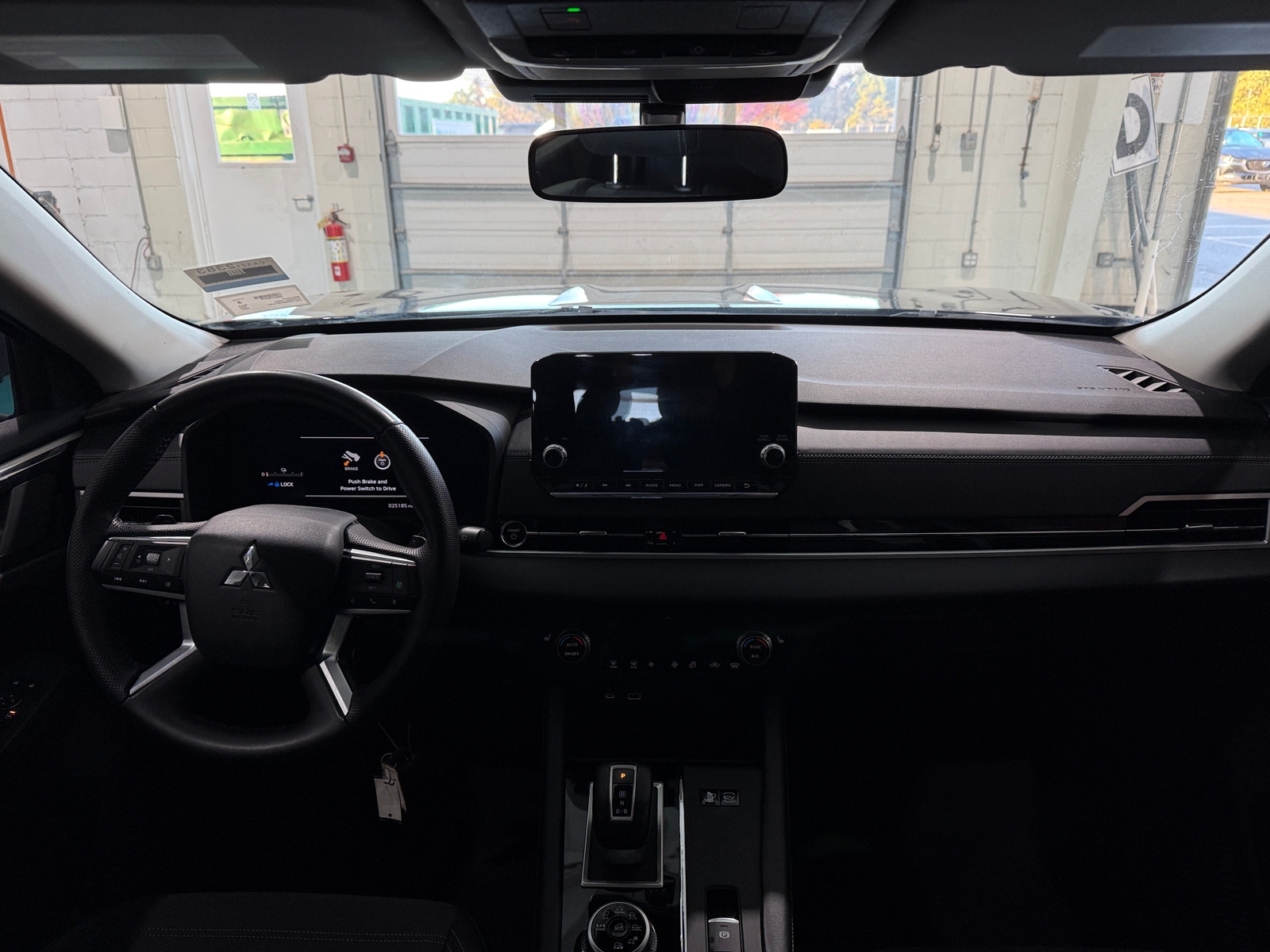 Thumbnail: 2023 Mitsubishi Outlander - 2