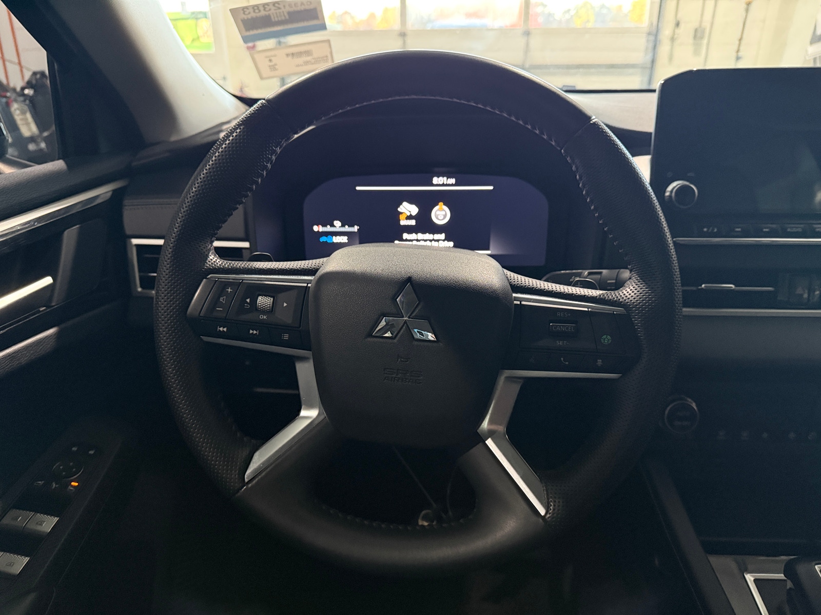 Thumbnail: 2023 Mitsubishi Outlander - 4