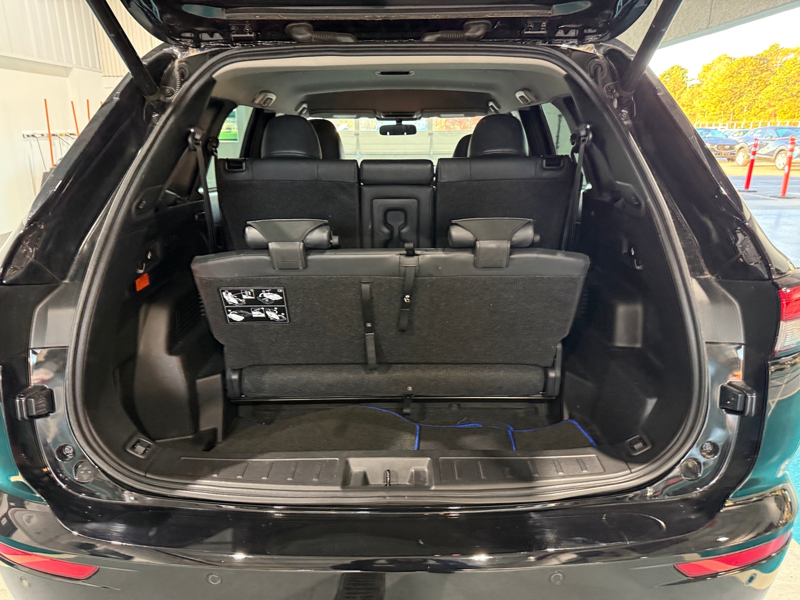 Thumbnail: 2023 Mitsubishi Outlander - 6