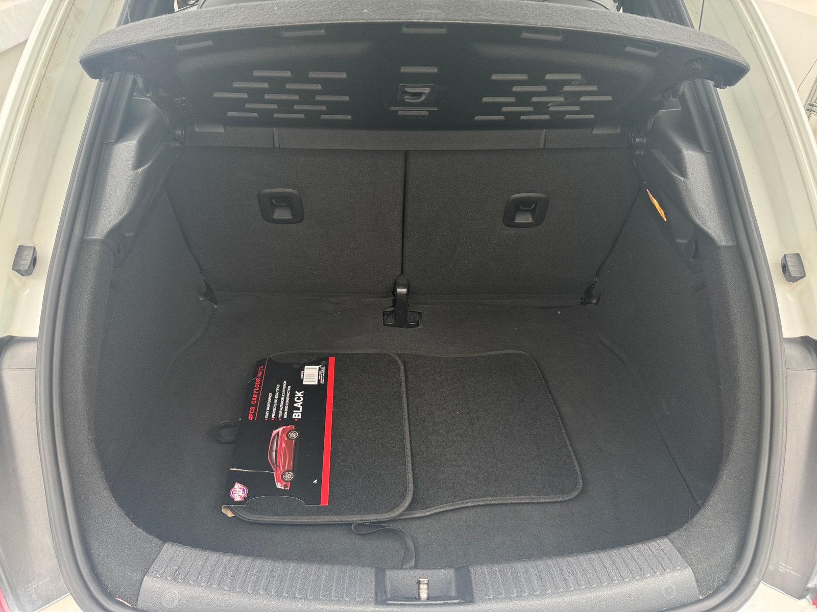 Thumbnail: 2017 Volkswagen Beetle - 6