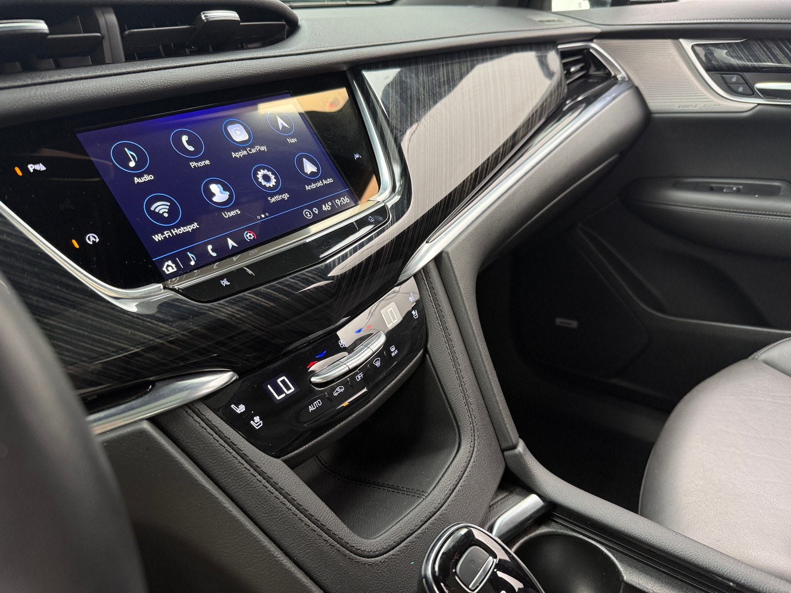 Thumbnail: 2025 Cadillac XT6 - 3