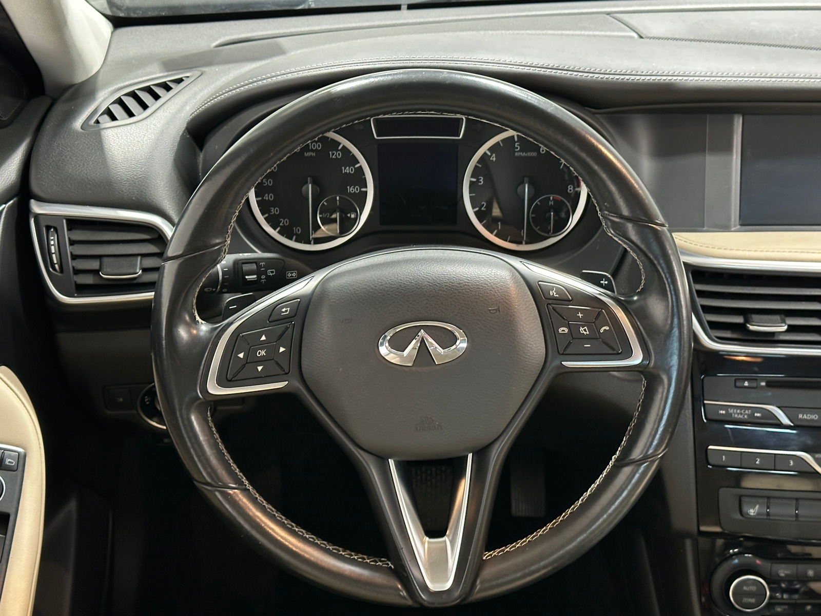 Thumbnail: 2018 INFINITI QX30 - 4