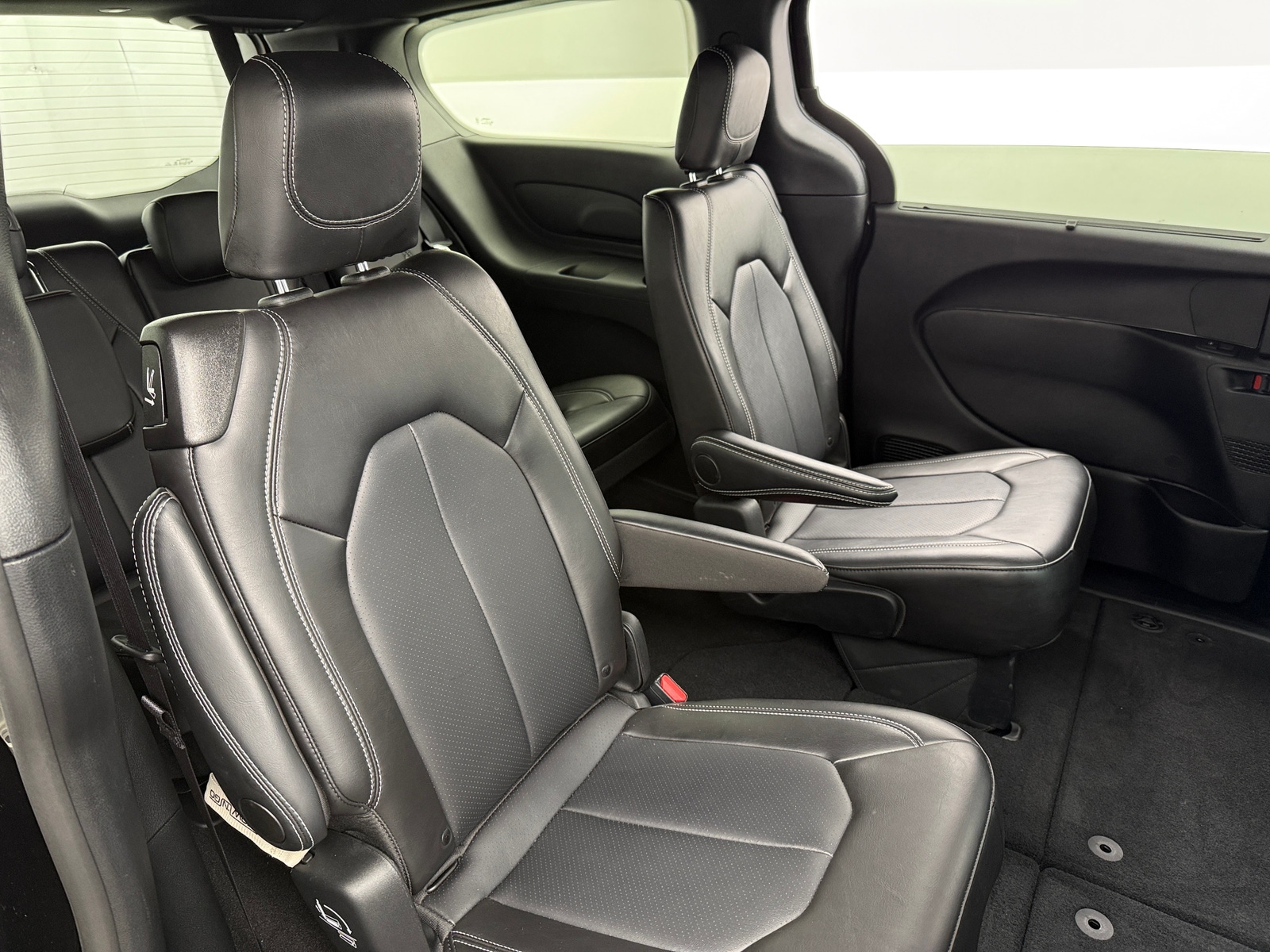 Thumbnail: 2025 Chrysler Voyager - 5