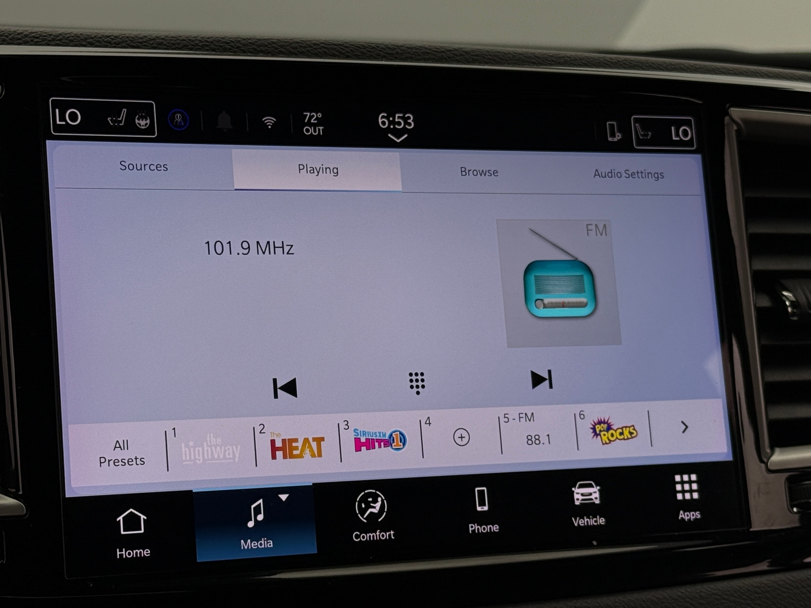 Thumbnail: 2025 Chrysler Voyager - 3