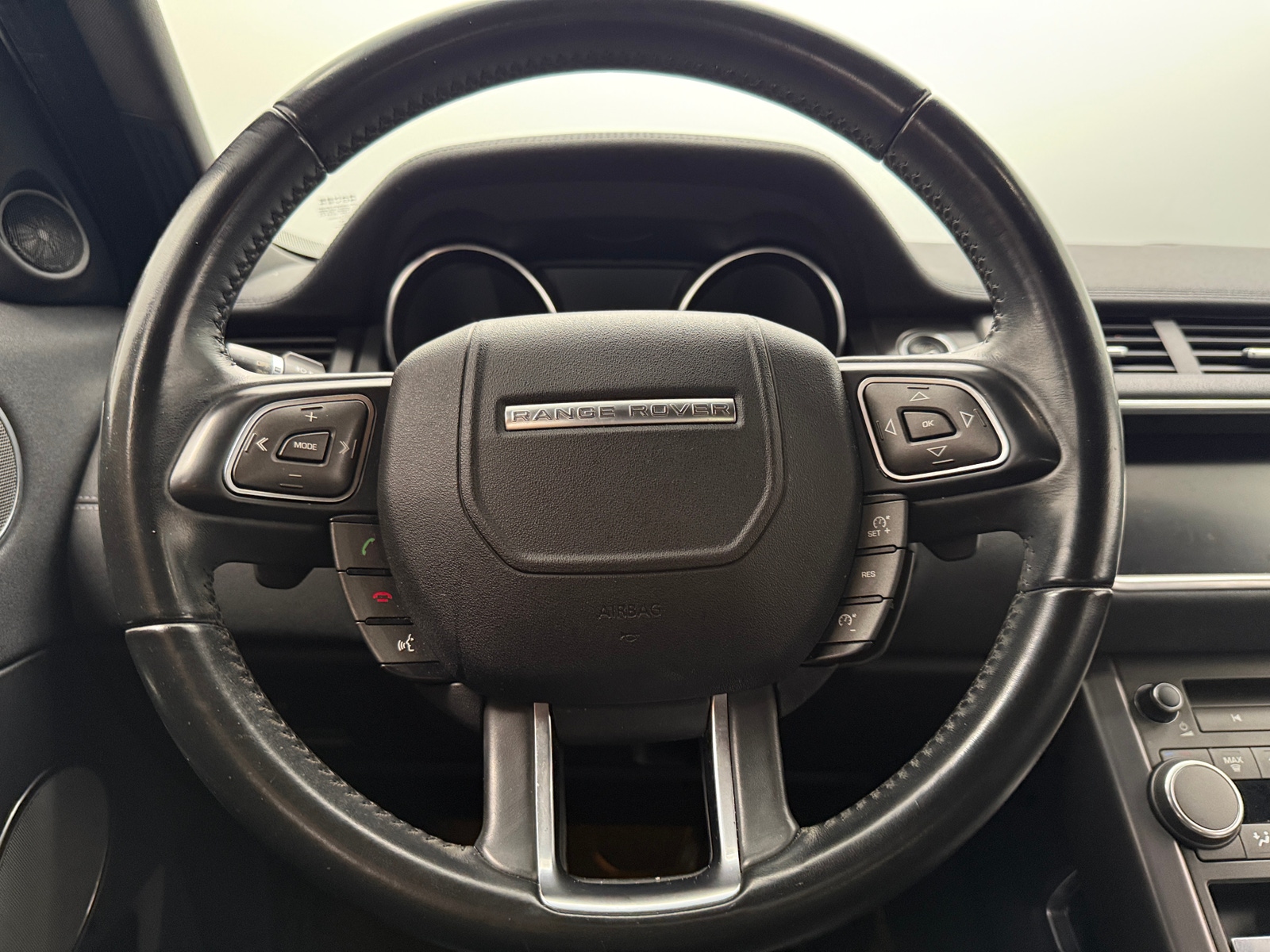 Thumbnail: 2018 Land Rover Range Rover Evoque - 4