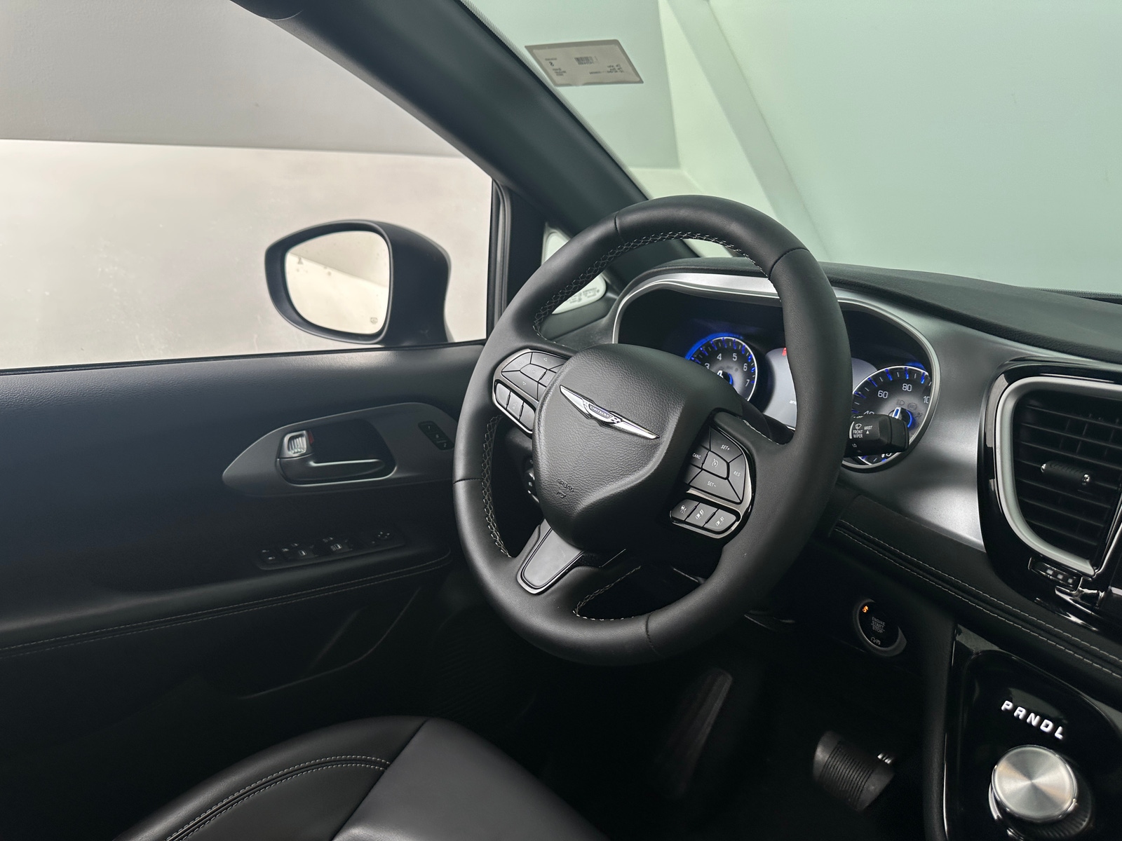 Thumbnail: 2023 Chrysler Pacifica - 4