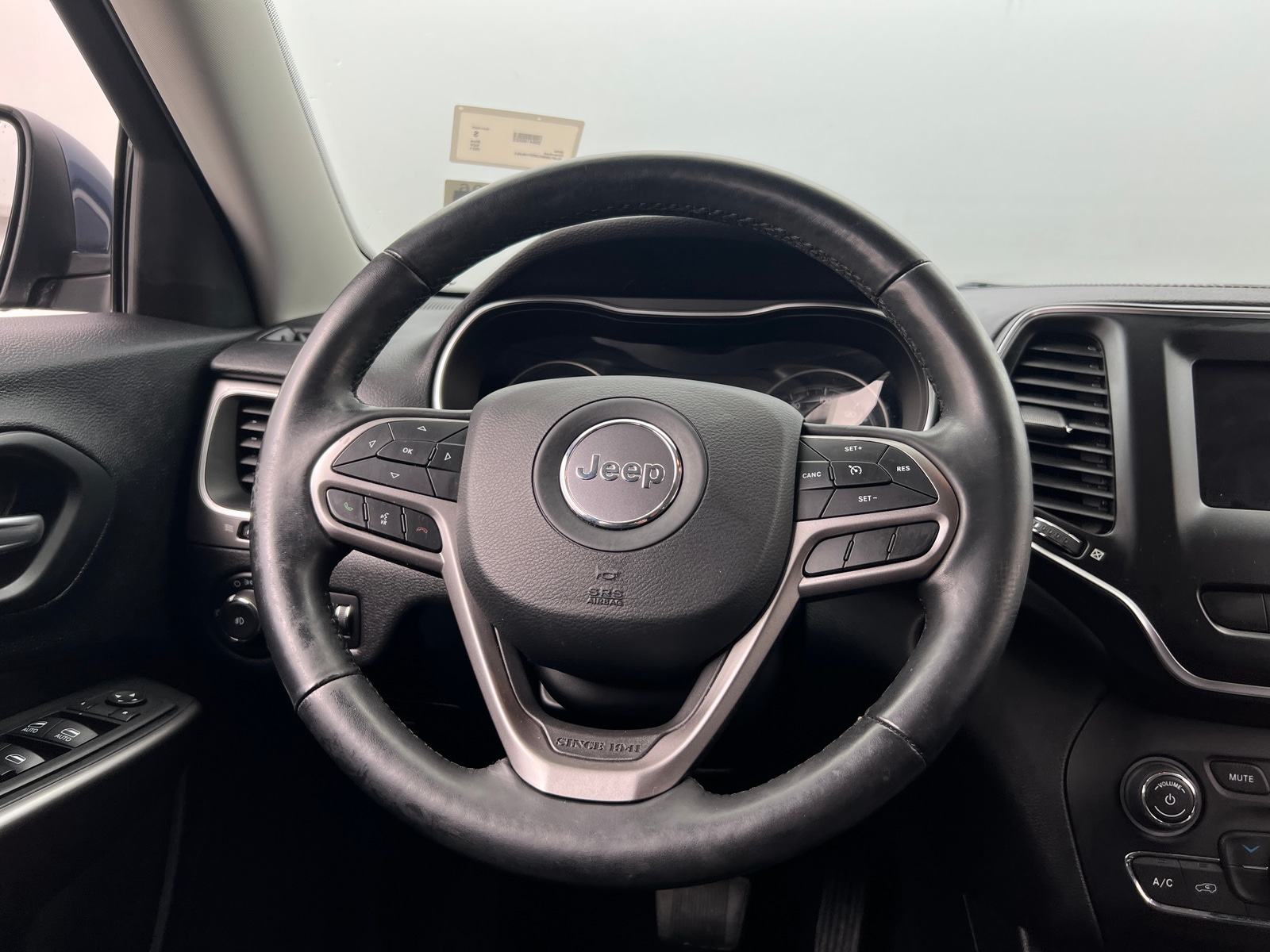 Thumbnail: 2021 Jeep Cherokee - 4