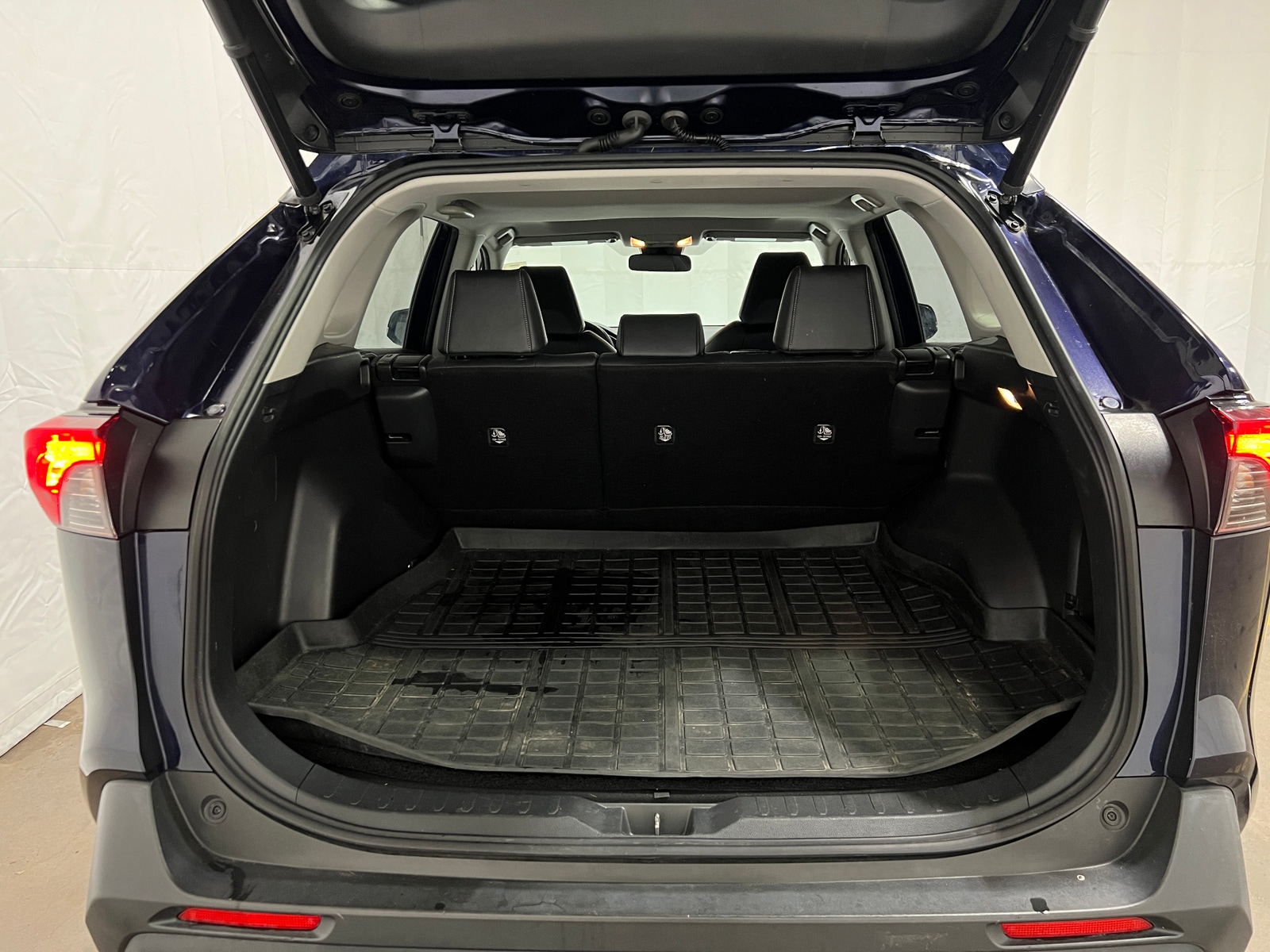 Thumbnail: 2019 Toyota RAV4 - 6