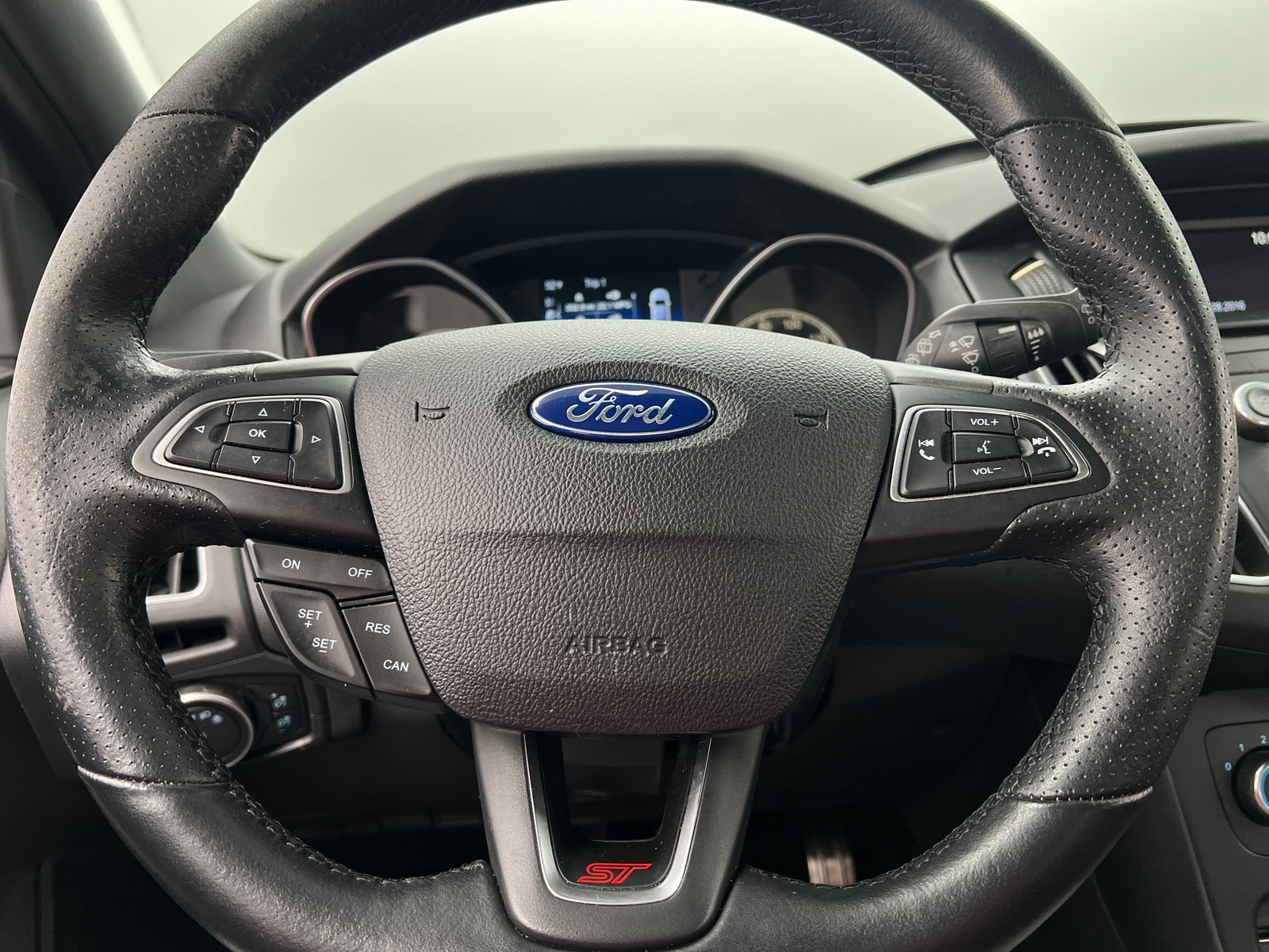 Thumbnail: 2016 Ford Focus - 5