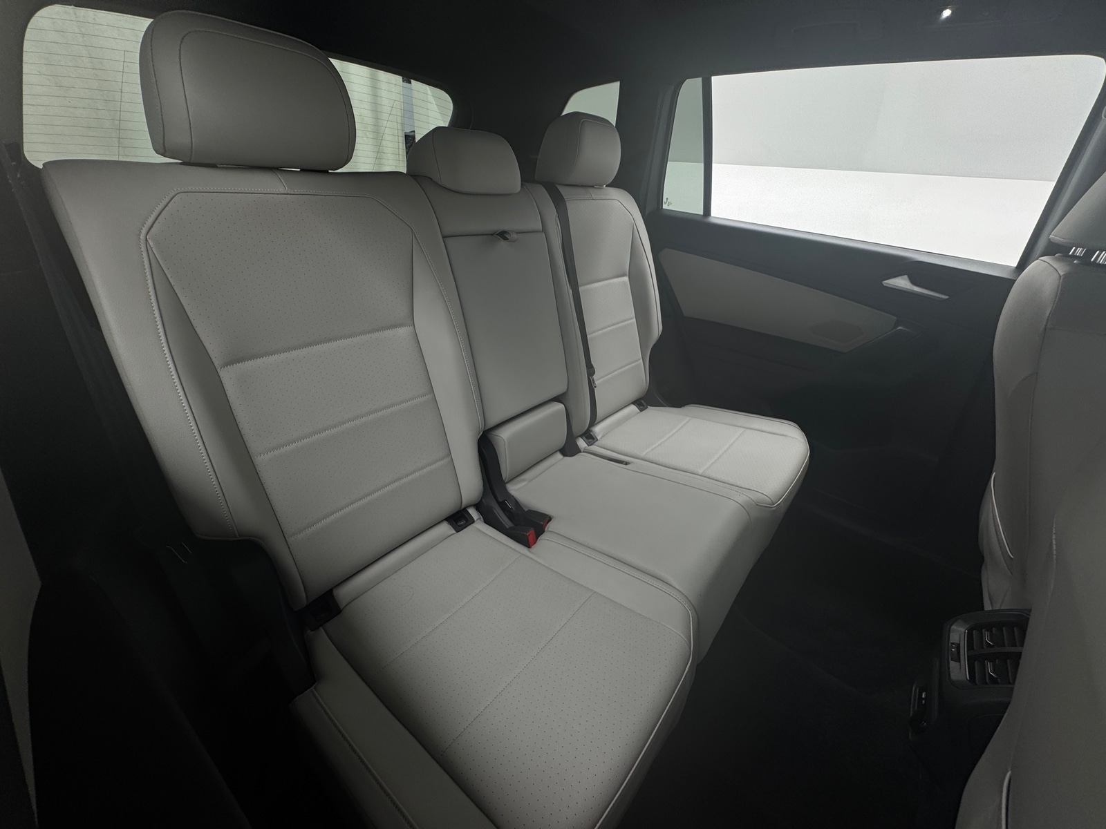 Thumbnail: 2021 Volkswagen Tiguan - 5