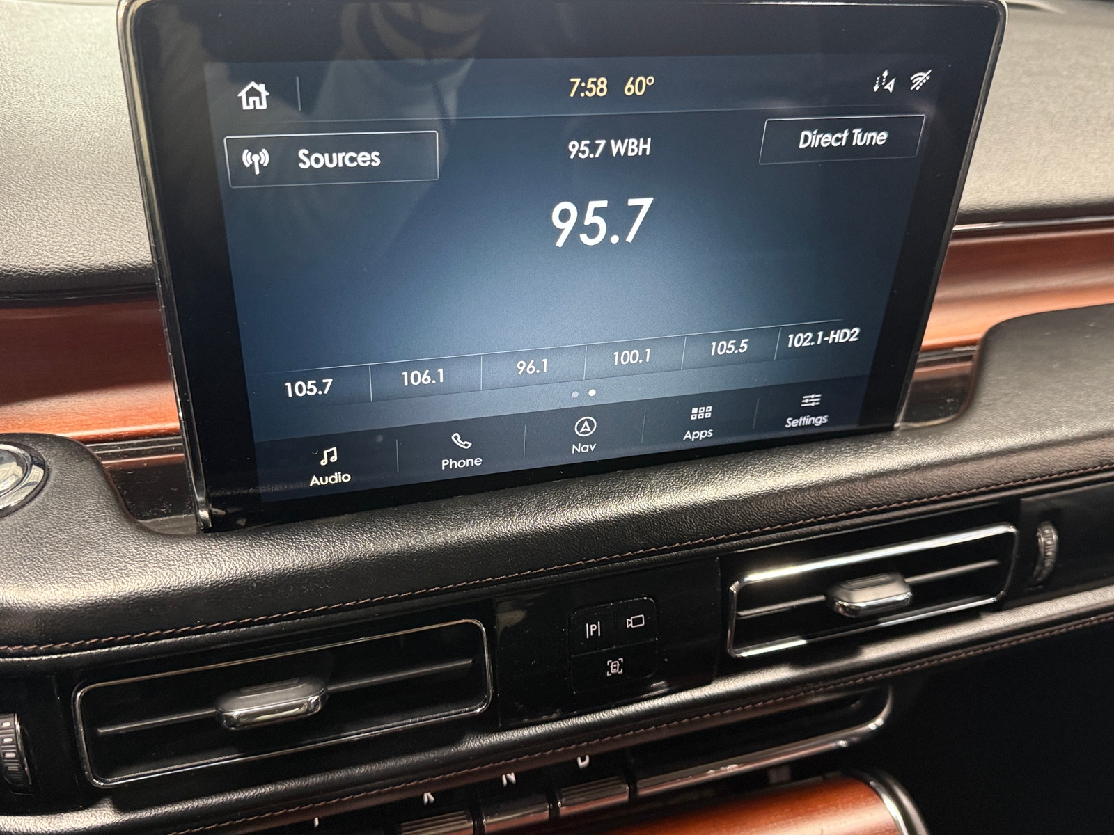 Thumbnail: 2020 Lincoln Aviator - 3