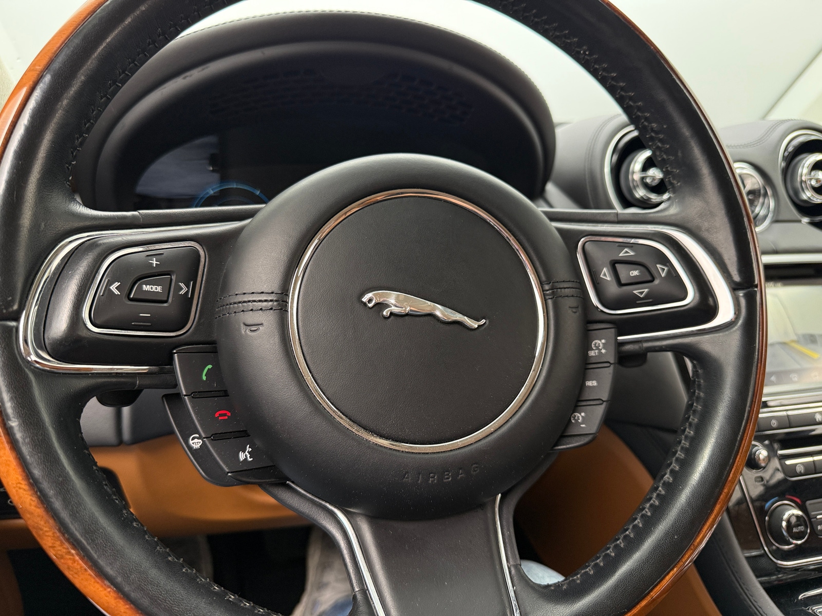 Thumbnail: 2019 Jaguar XJ - 4