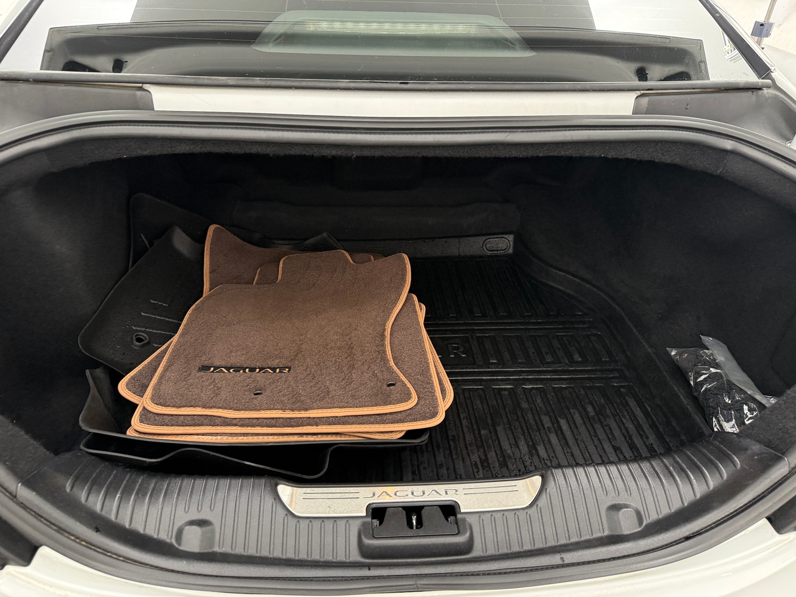 Thumbnail: 2019 Jaguar XJ - 6