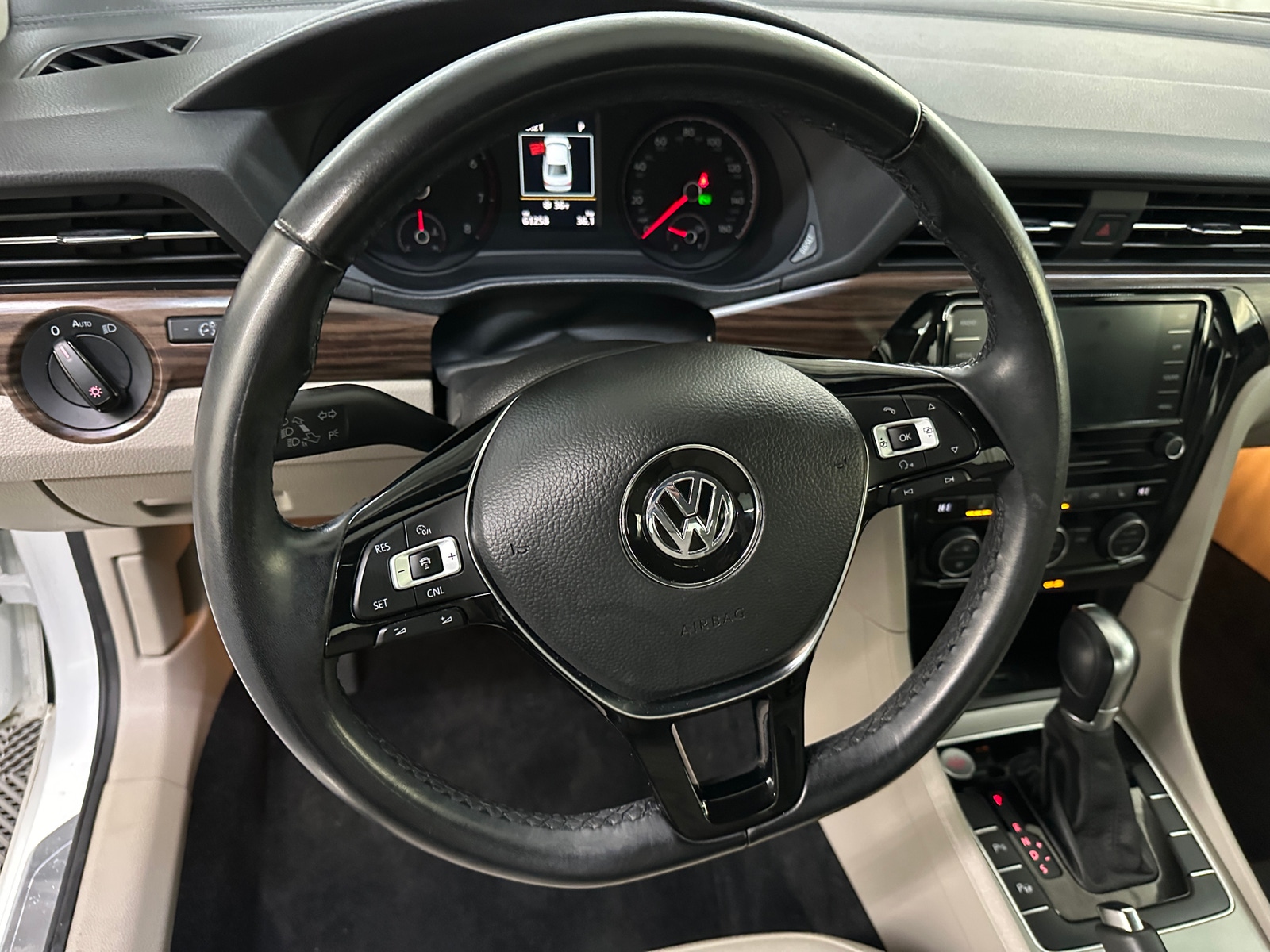 Thumbnail: 2020 Volkswagen Passat - 4