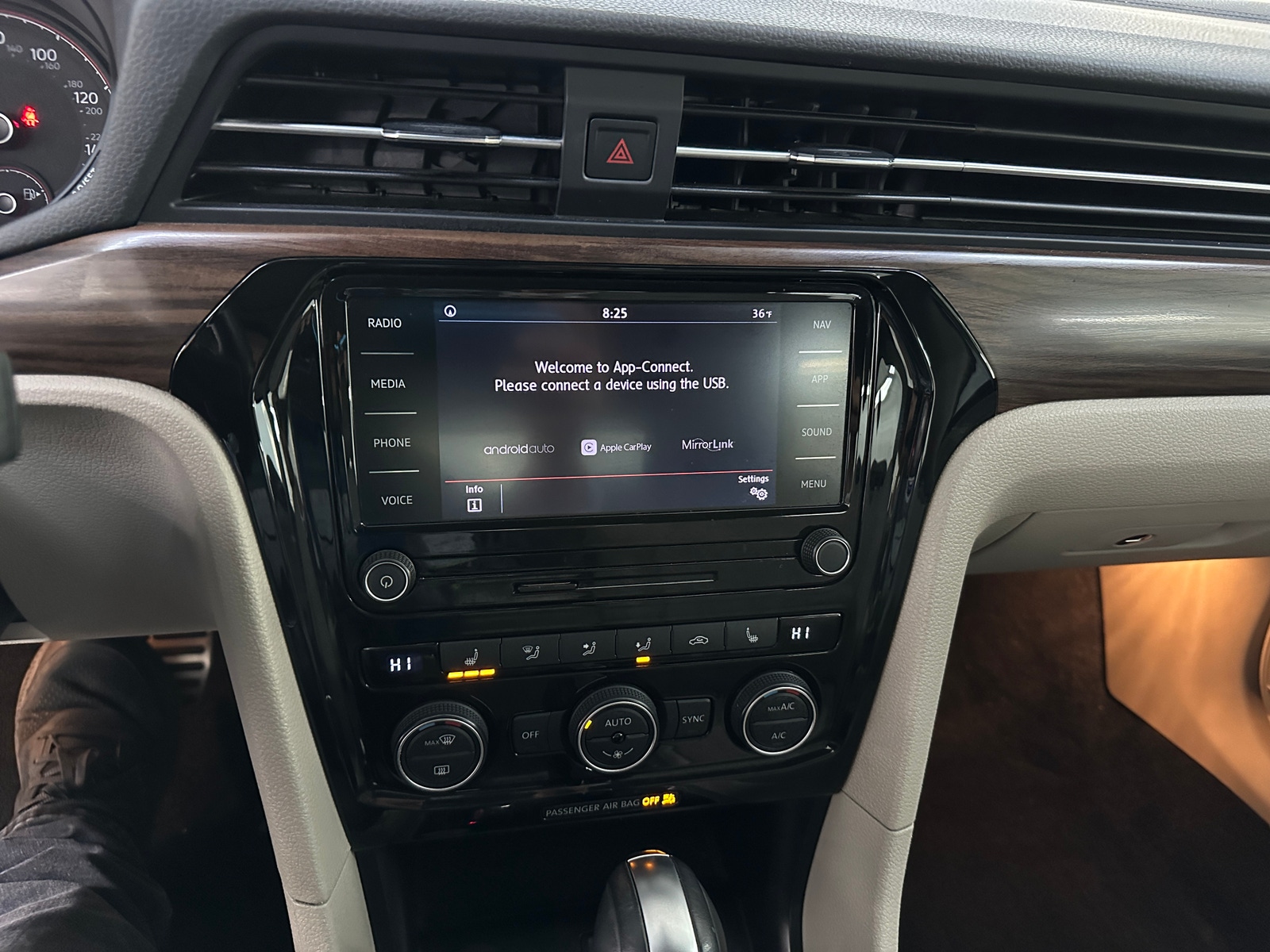 Thumbnail: 2020 Volkswagen Passat - 3