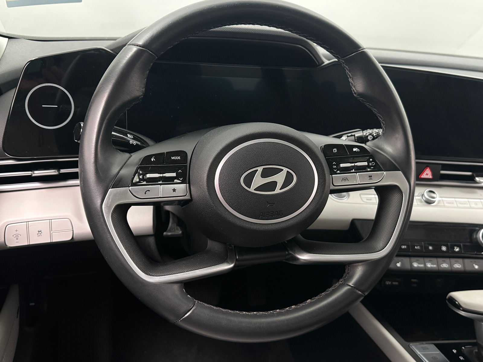 Thumbnail: 2024 Hyundai Elantra - 4