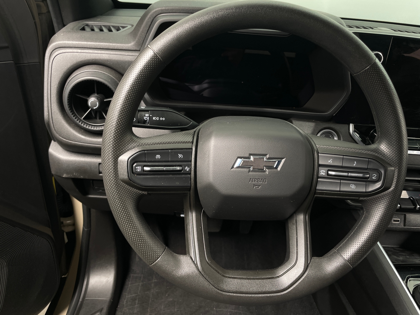 Thumbnail: 2024 Chevrolet Colorado - 5