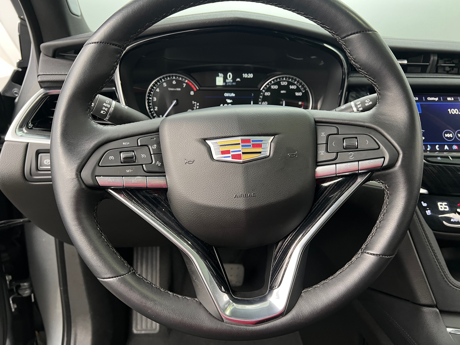 Thumbnail: 2025 Cadillac XT6 - 4